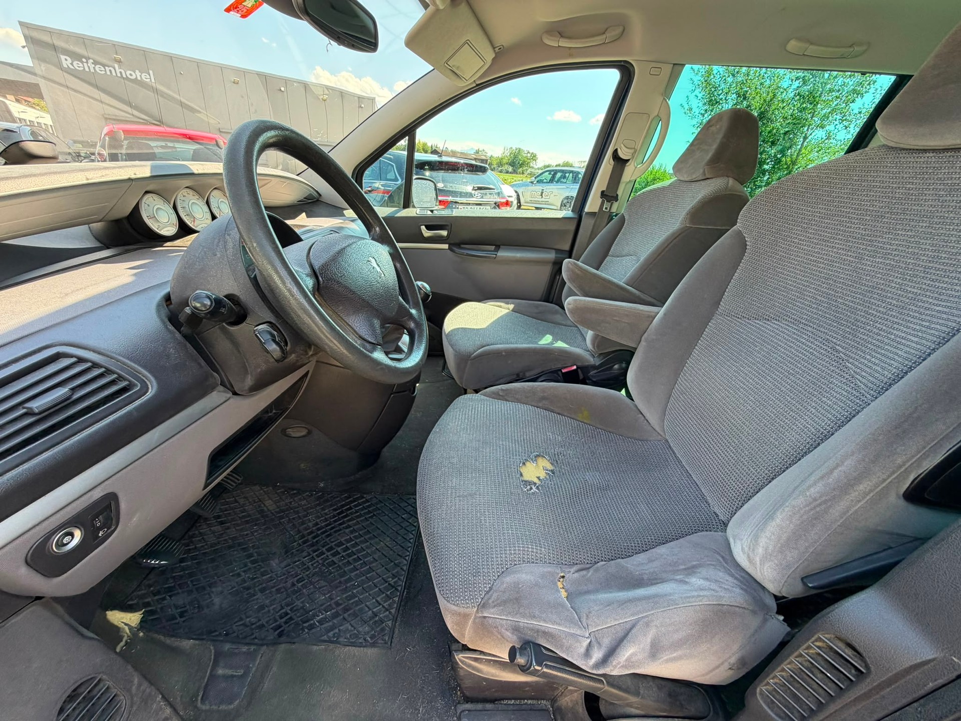 PEUGEOT 807 2.2 16V HDi SV-image-11