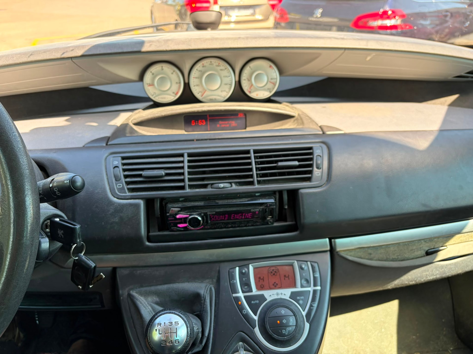 PEUGEOT 807 2.2 16V HDi SV-image-10