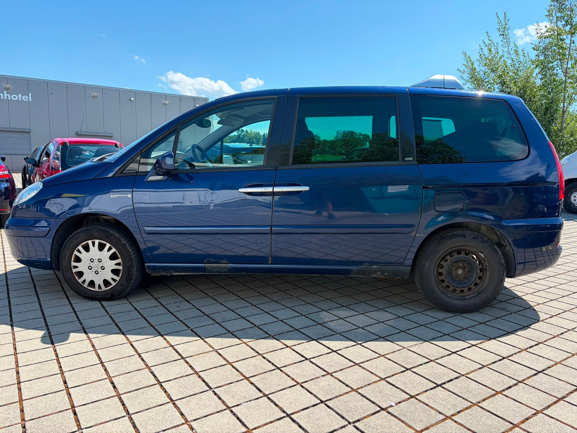 PEUGEOT 807 2.2 16V HDi SV-image-2