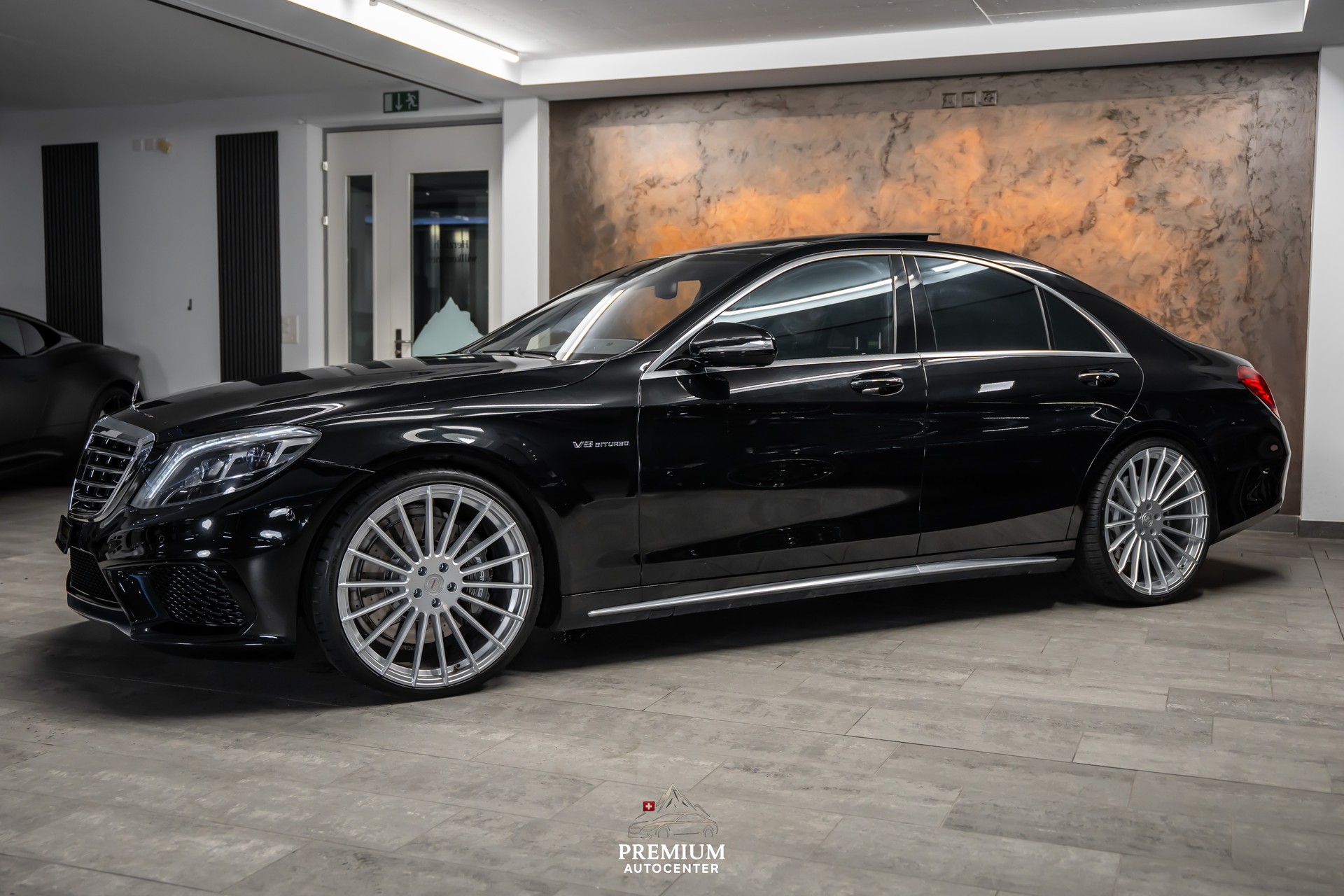 MERCEDES-BENZ S 63 AMG Speedshift MCT *Nachtsicht*Panorama*Massage*Kühlschrank*-showroom-element-2