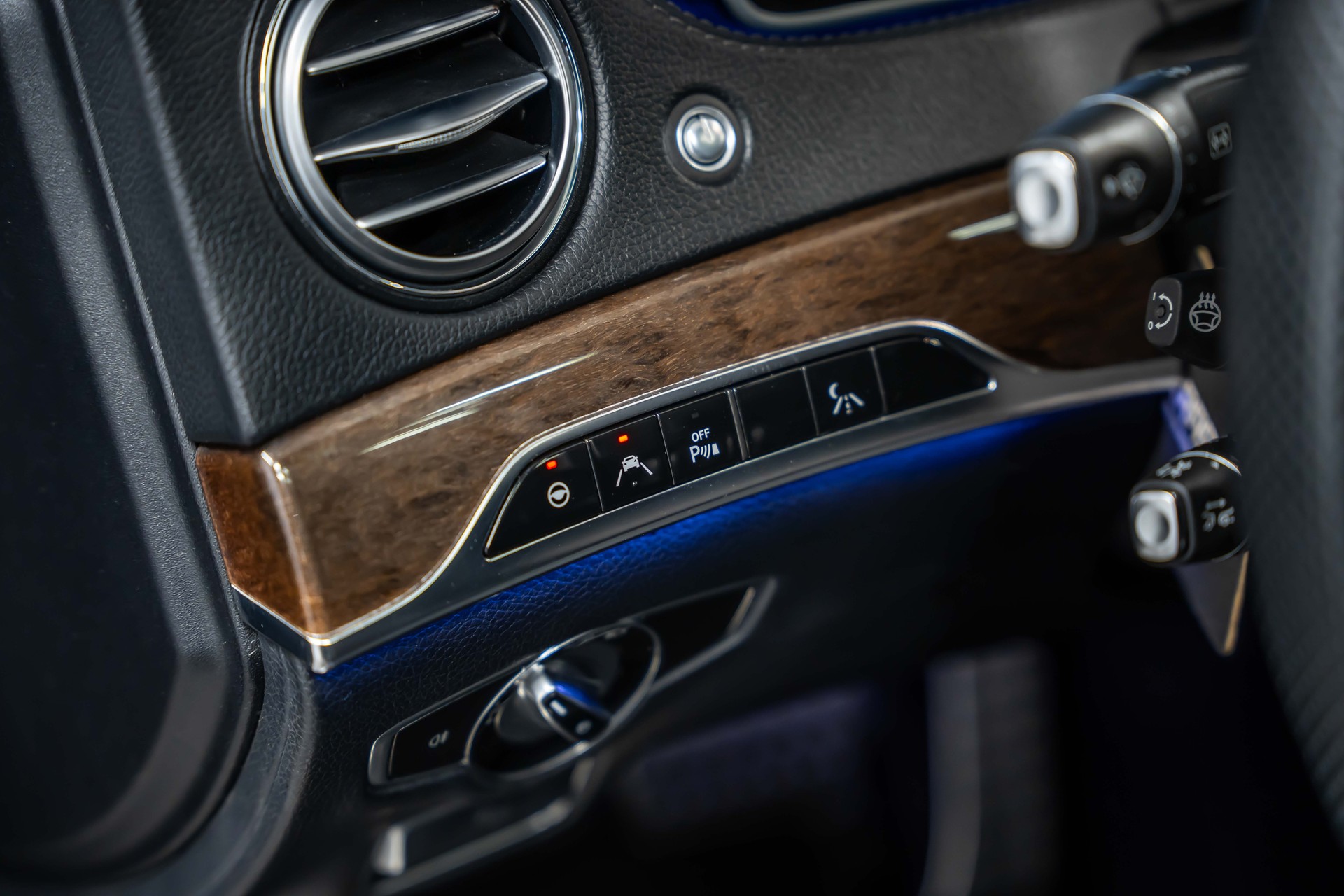 MERCEDES-BENZ S 63 AMG 4Matic Speedshift MCT *Nachtsicht*Panorama*Massage*Kühlschrank*-image-15