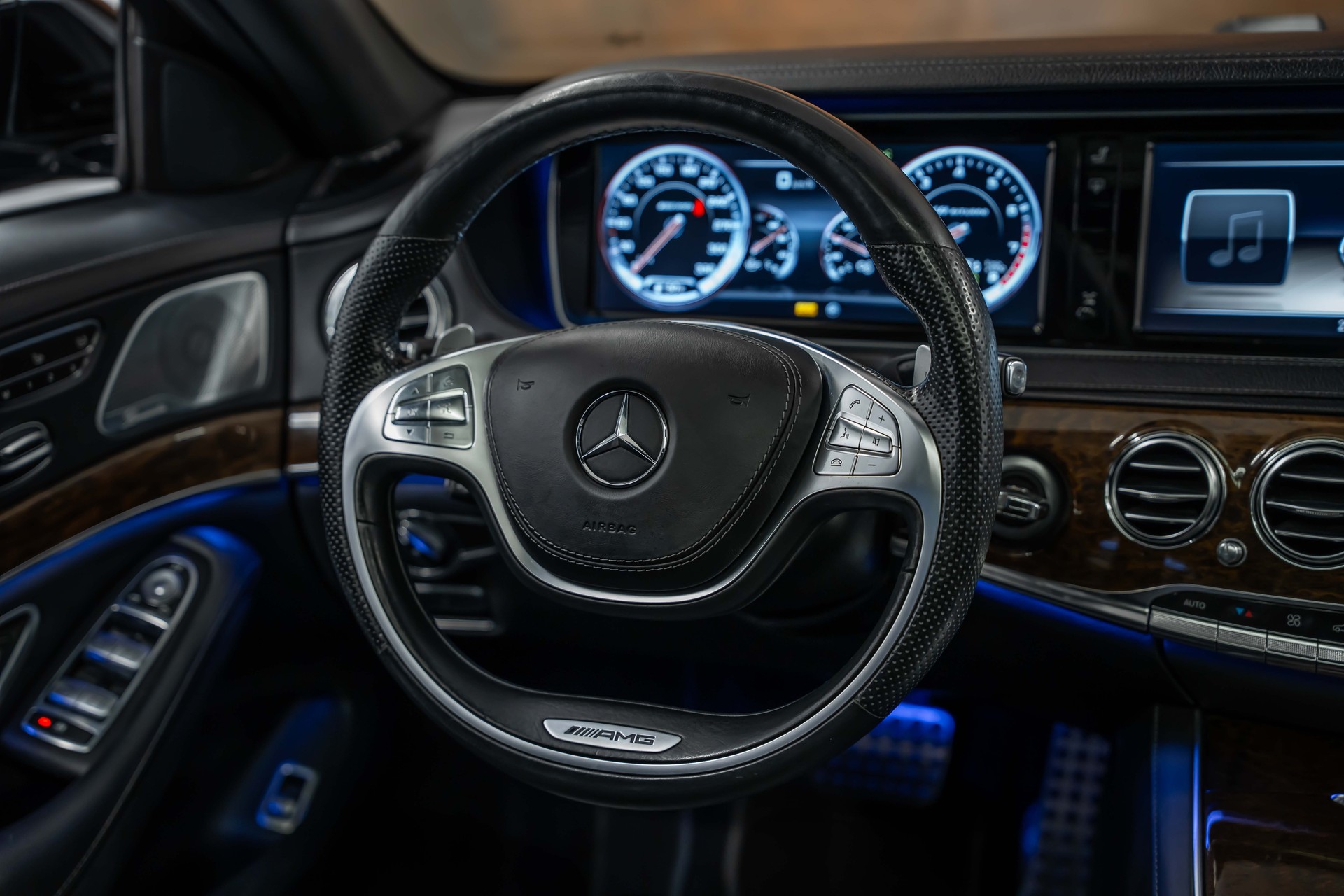 MERCEDES-BENZ S 63 AMG 4Matic Speedshift MCT *Nachtsicht*Panorama*Massage*Kühlschrank*-image-21
