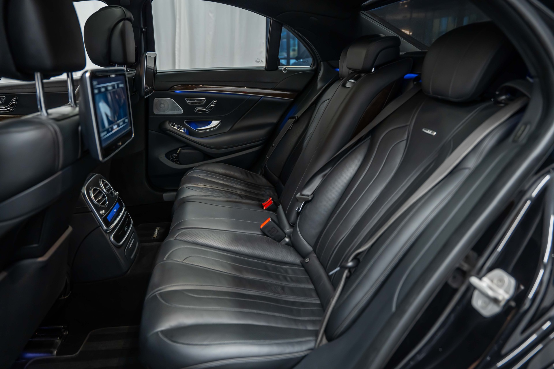 MERCEDES-BENZ S 63 AMG 4Matic Speedshift MCT *Nachtsicht*Panorama*Massage*Kühlschrank*-image-17