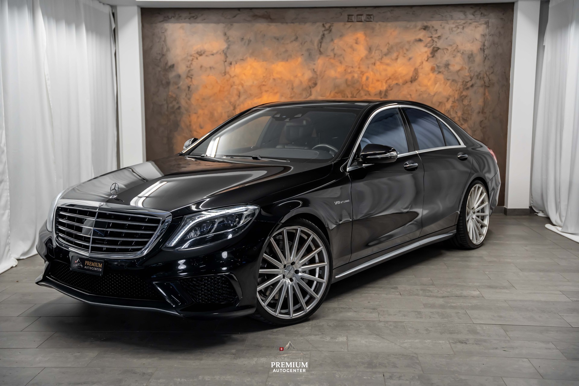 MERCEDES-BENZ MERCEDES-BENZ S 63 AMG 4Matic Speedshift MCT *Nachtsicht*Panorama*Massage*Kühlschrank*-showroom-element-2
