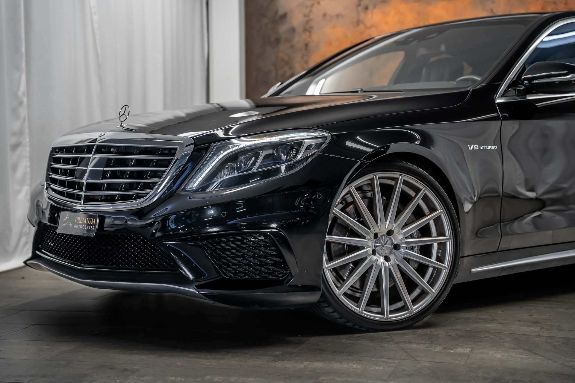 MERCEDES-BENZ MERCEDES-BENZ S 63 AMG 4Matic Speedshift MCT *Nachtsicht*Panorama*Massage*Kühlschrank*-showroom-element-3