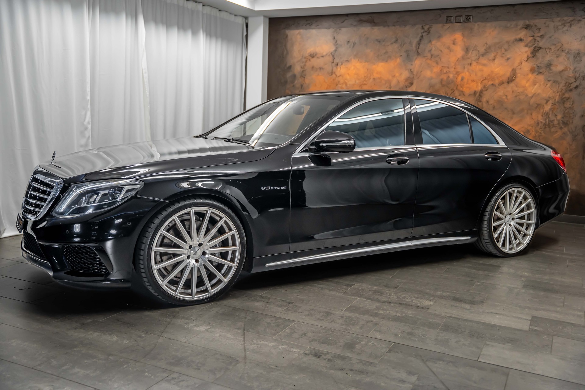 MERCEDES-BENZ MERCEDES-BENZ S 63 AMG 4Matic Speedshift MCT *Nachtsicht*Panorama*Massage*Kühlschrank*-showroom-element-1