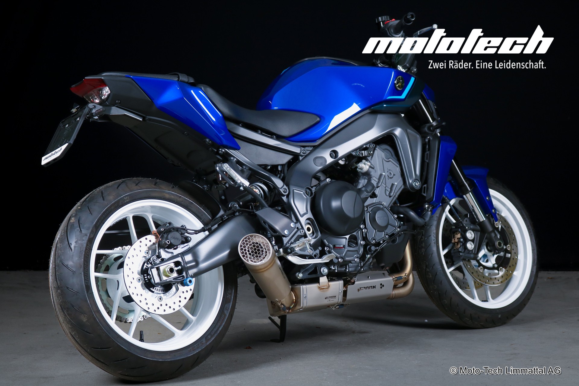 YAMAHA MT-09 GYTR EDITION-showroom-element-2
