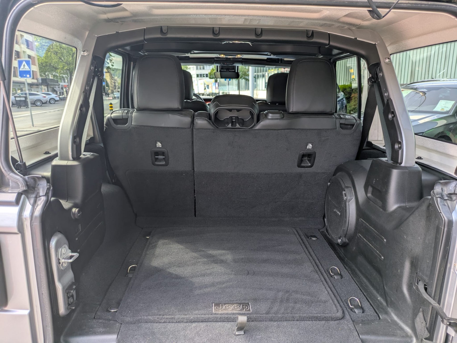 JEEP Wrangler 2.0 Unlimited Rubicon Automatic-image-9