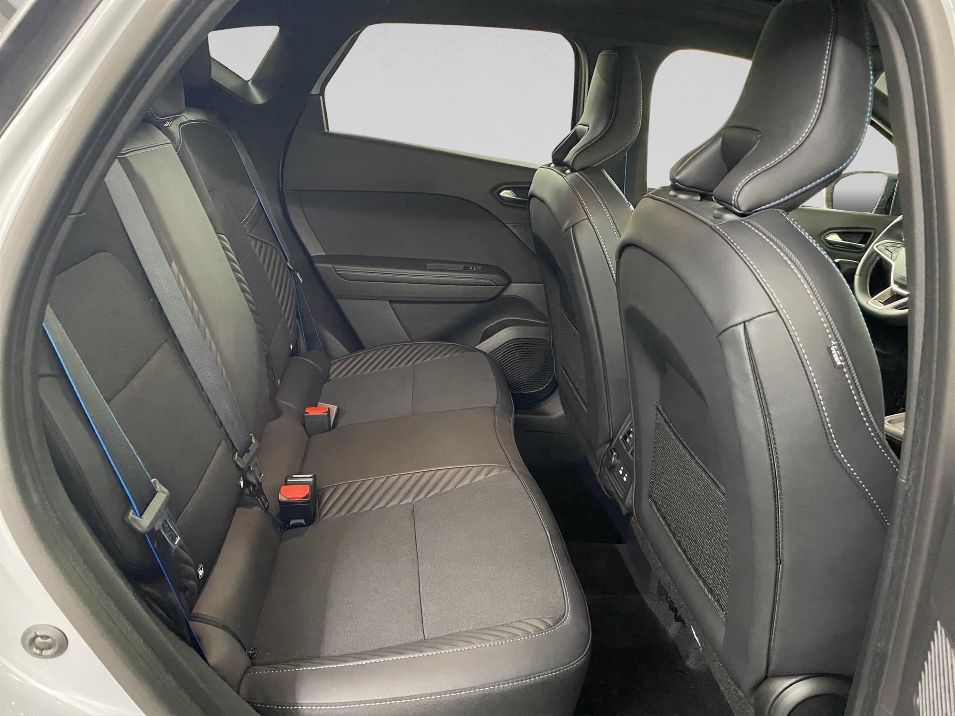 RENAULT Captur 1.6 E-Tech 145 Esprit Alpine DHT-image-12
