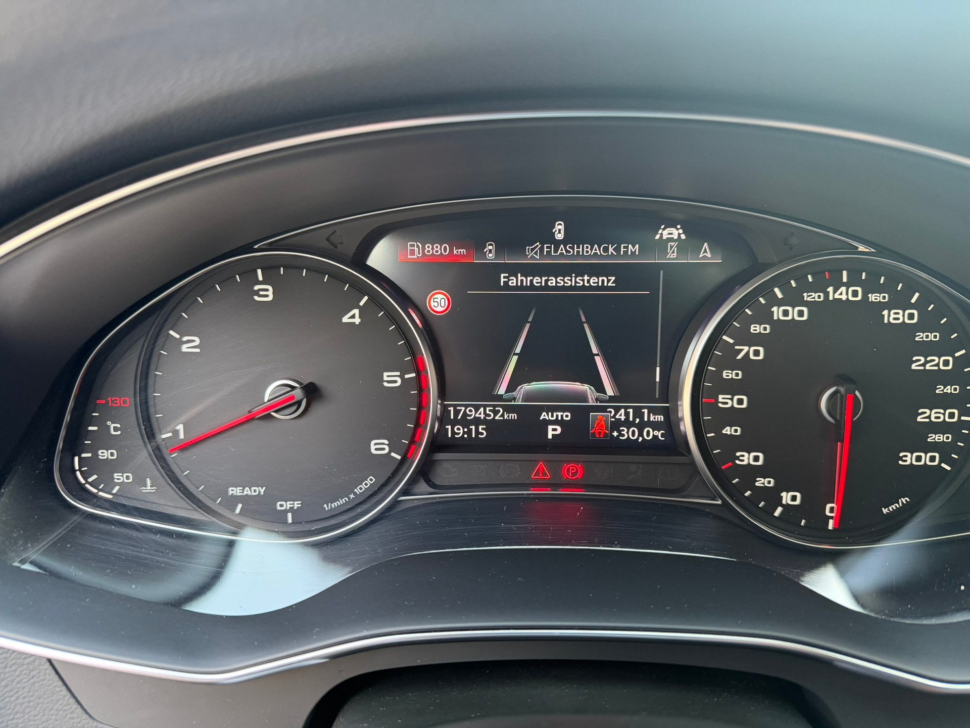 AUDI A6 Avant 40 TDI Sport Attraction quattro S-tronic-image-12