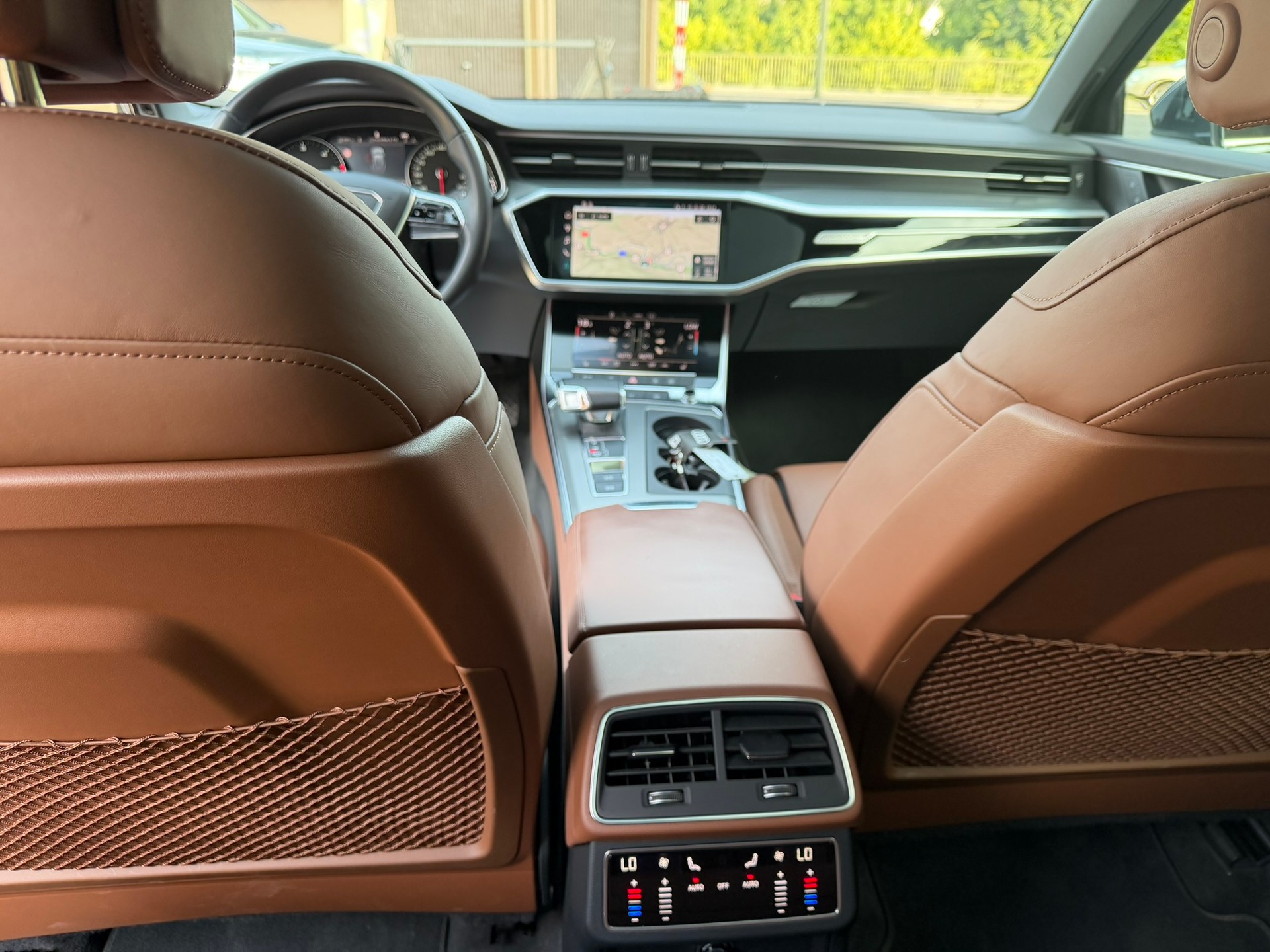 AUDI A6 Avant 40 TDI Sport Attraction quattro S-tronic-image-6