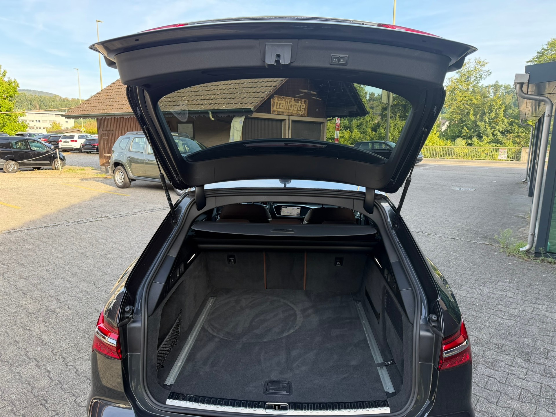 AUDI A6 Avant 40 TDI Sport Attraction quattro S-tronic-image-11