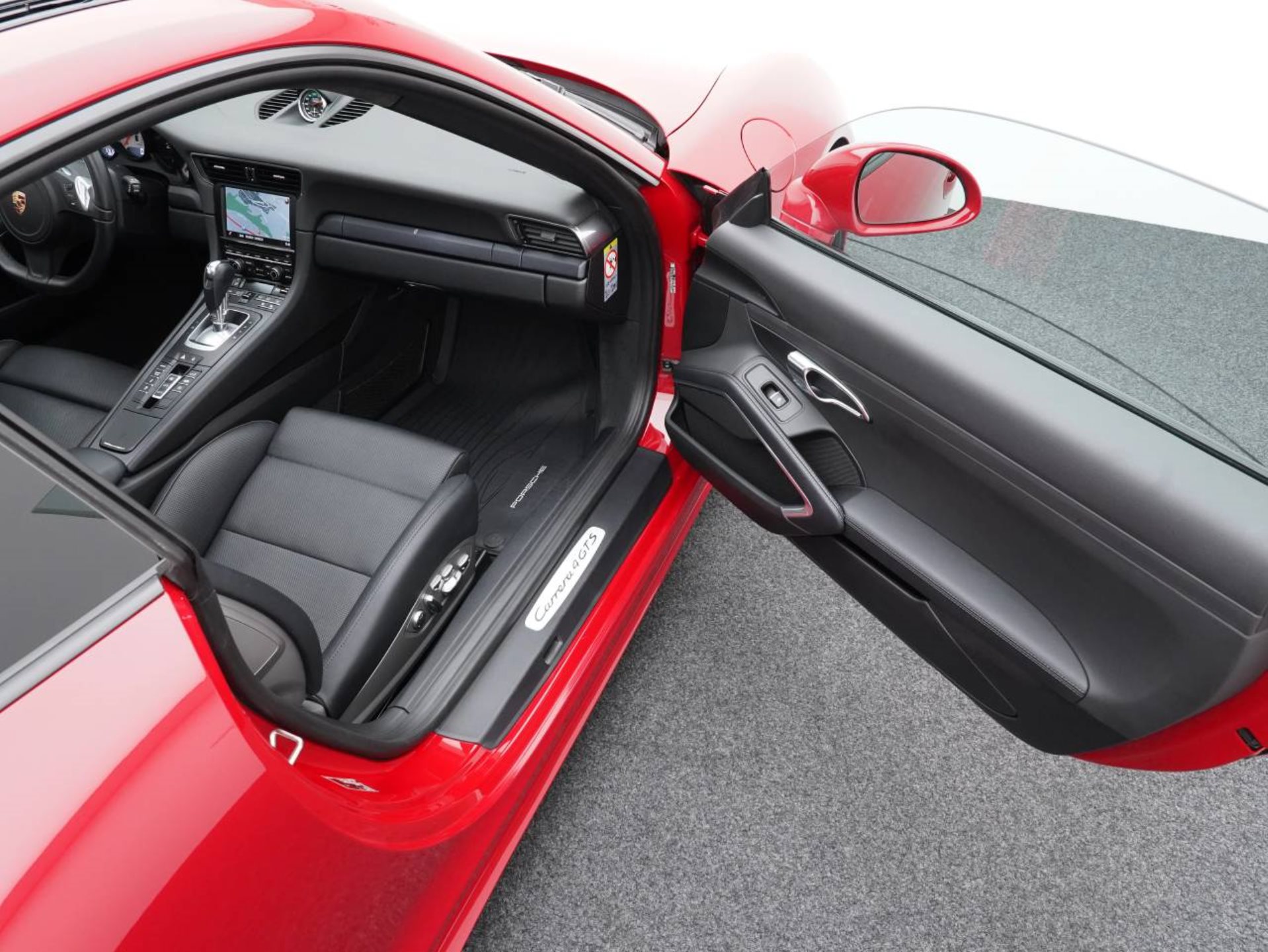 PORSCHE 911 Carrera 4 GTS-image-22