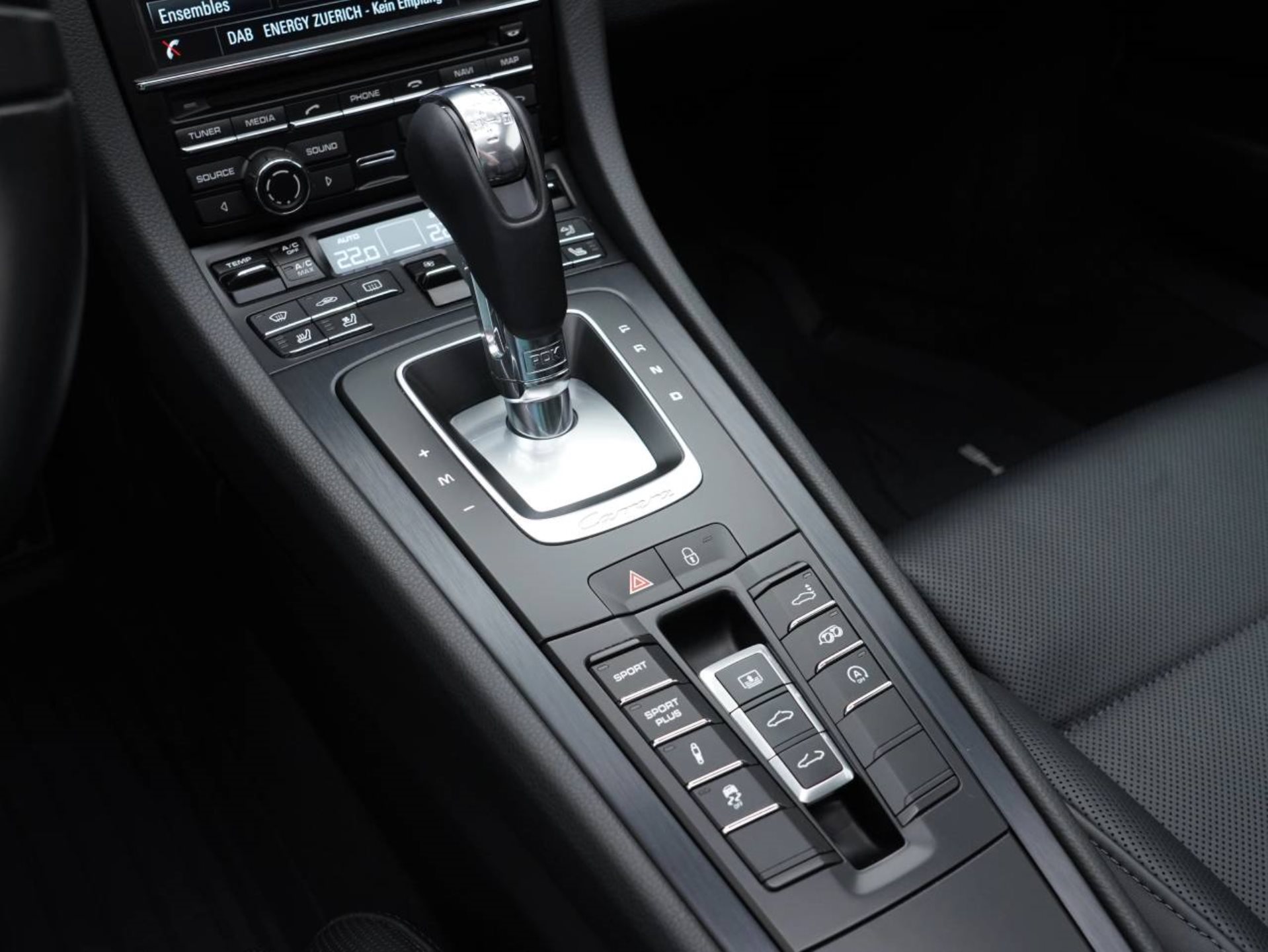 PORSCHE 911 Carrera 4 GTS-image-18