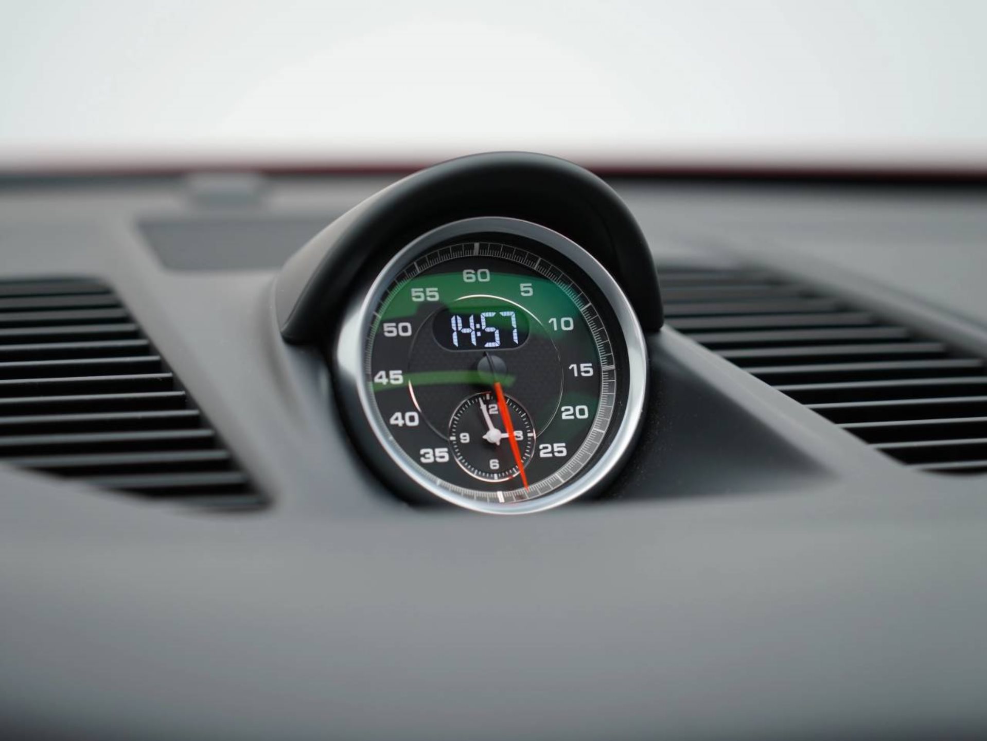 PORSCHE 911 Carrera 4 GTS-image-31
