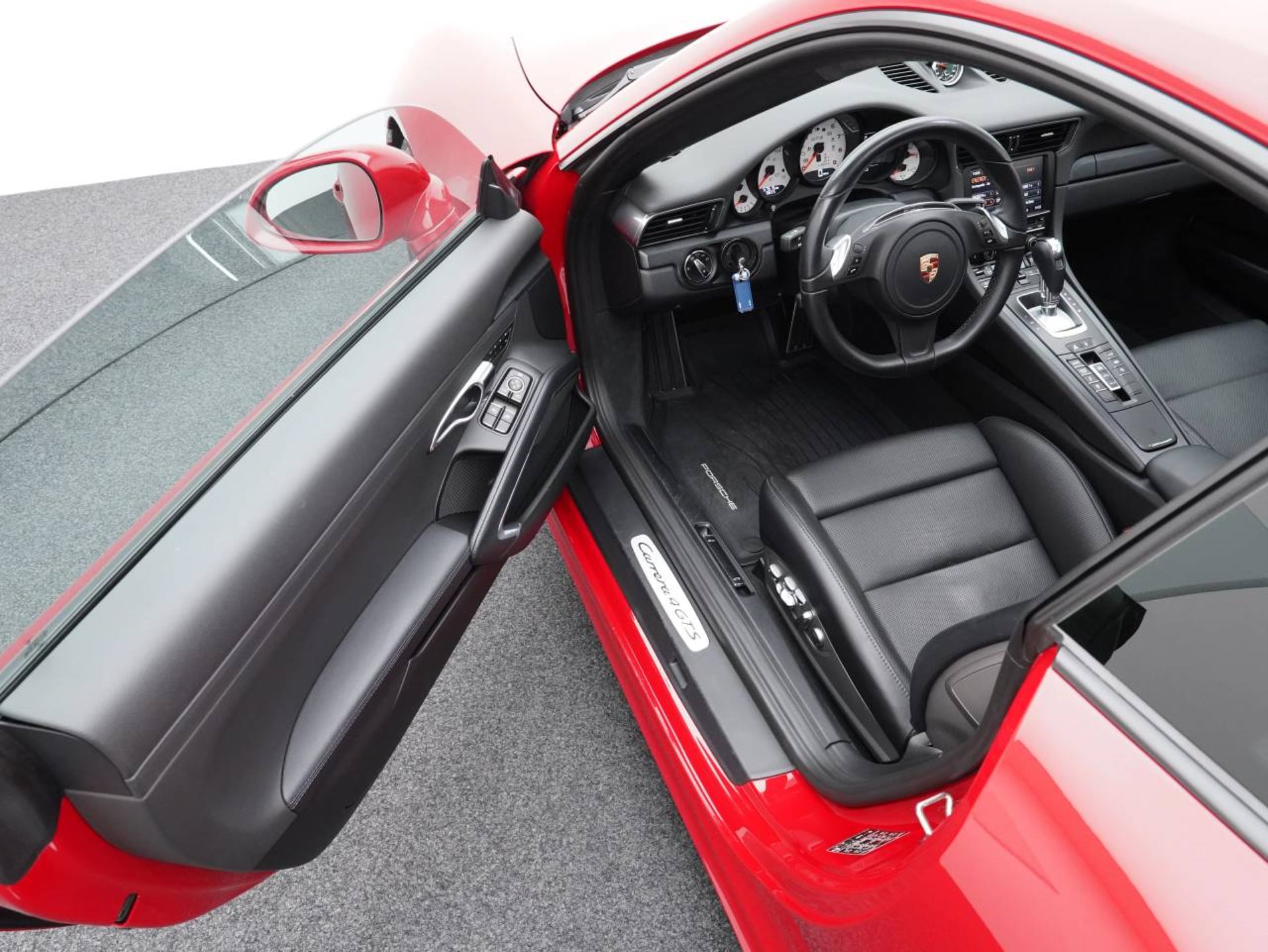 PORSCHE 911 Carrera 4 GTS-image-3