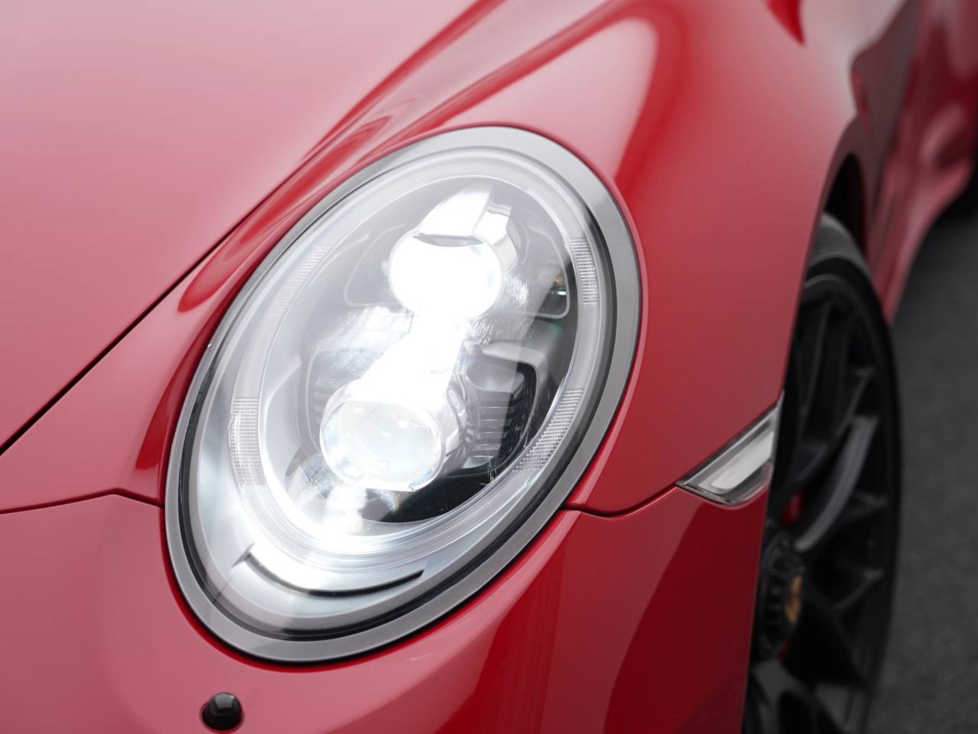 PORSCHE 911 Carrera 4 GTS-image-12
