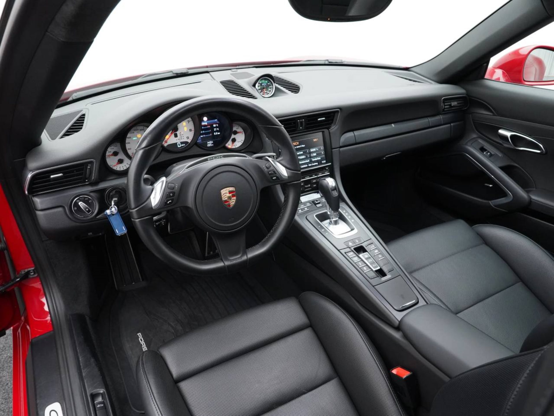 PORSCHE 911 Carrera 4 GTS-image-14