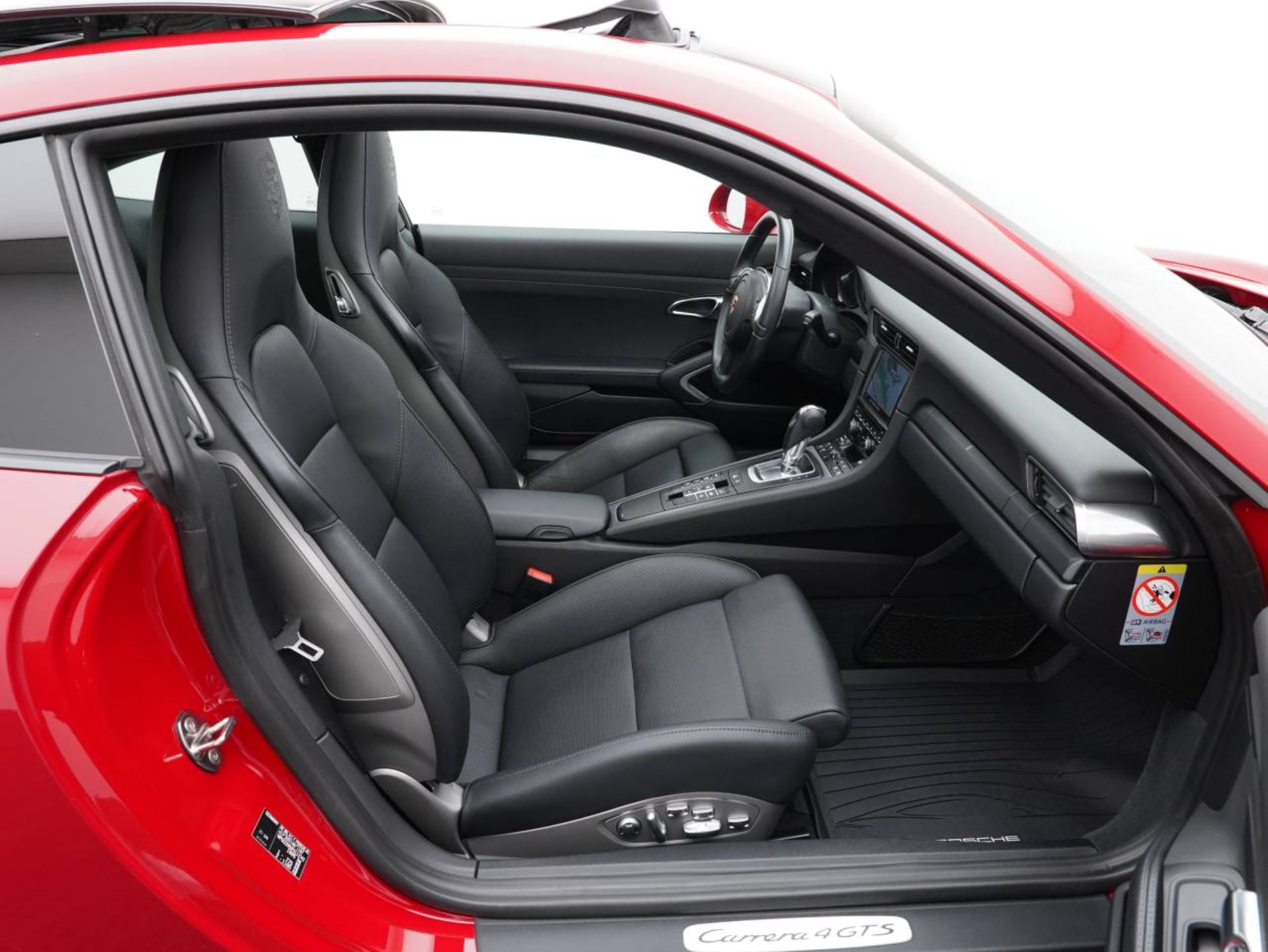 PORSCHE 911 Carrera 4 GTS-image-24