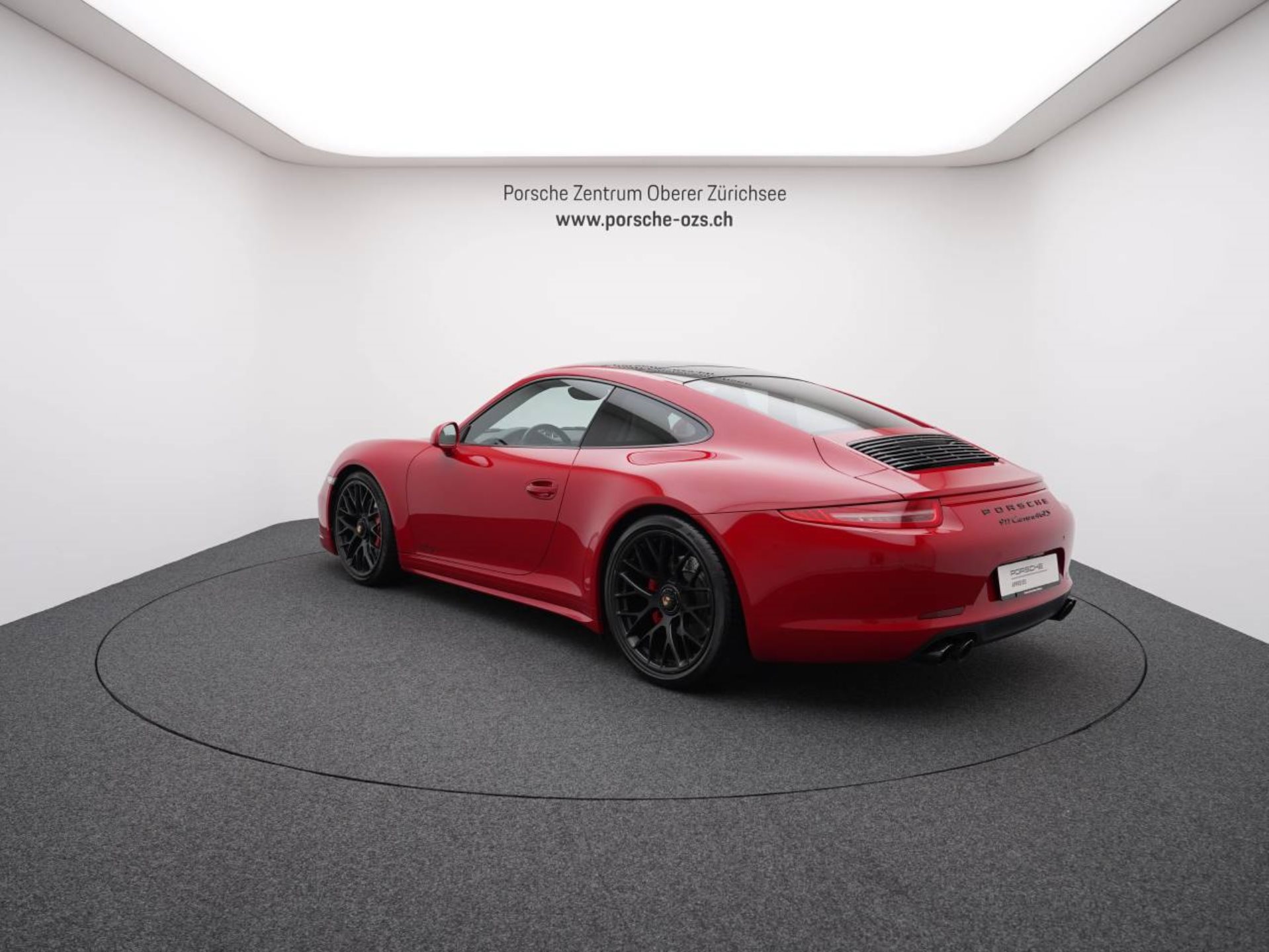 PORSCHE 911 Carrera 4 GTS-image-2