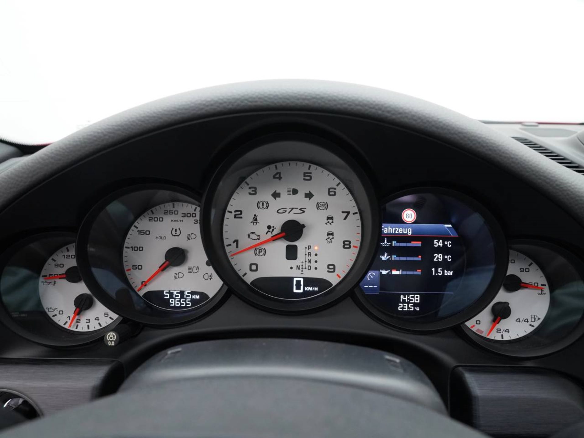 PORSCHE 911 Carrera 4 GTS-image-16