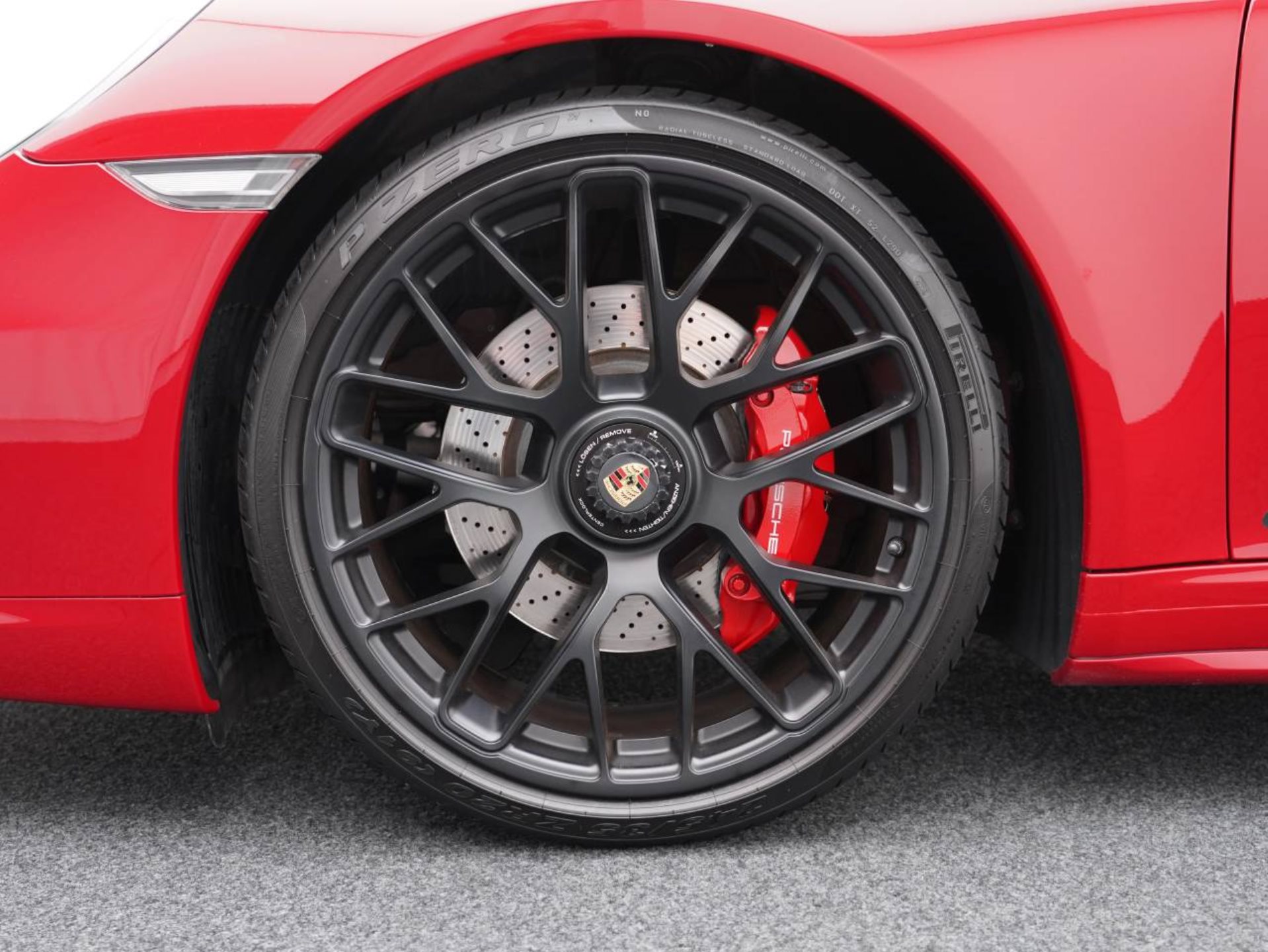PORSCHE 911 Carrera 4 GTS-image-10