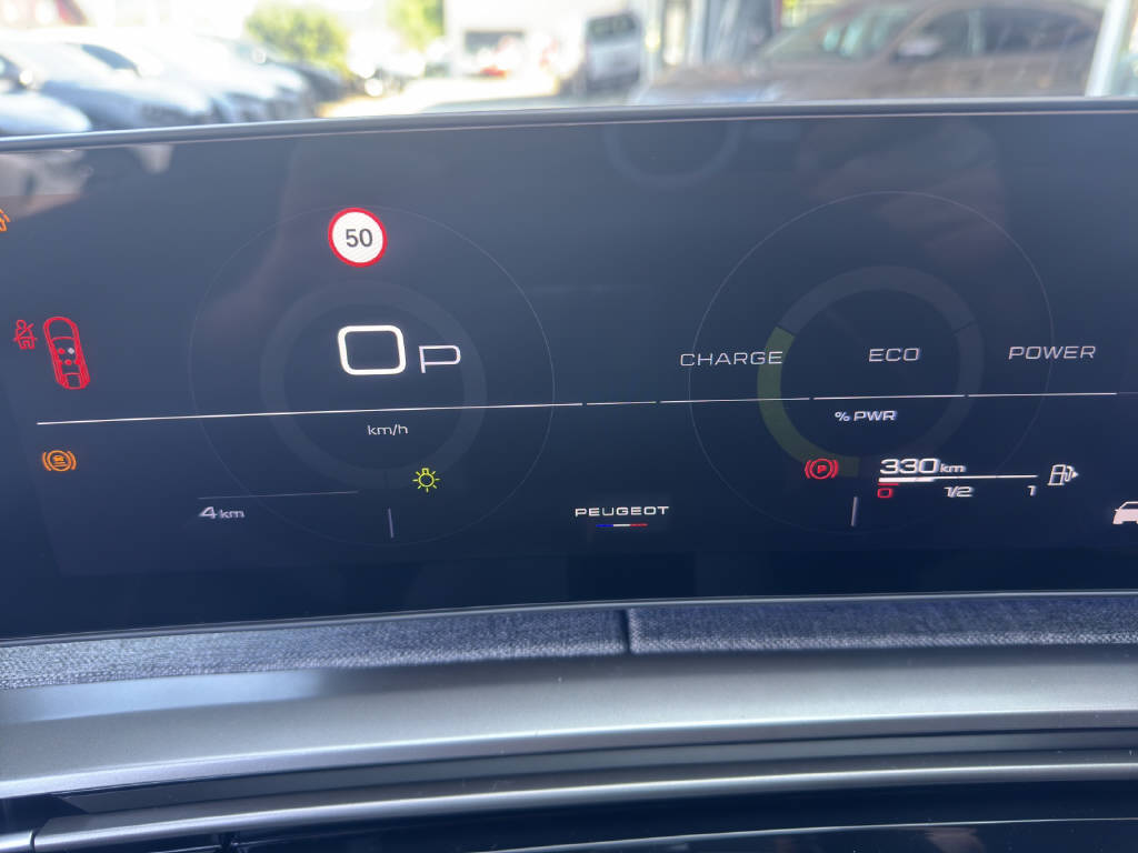 PEUGEOT 3008 1.2 Hybrid Allure Premium-image-5
