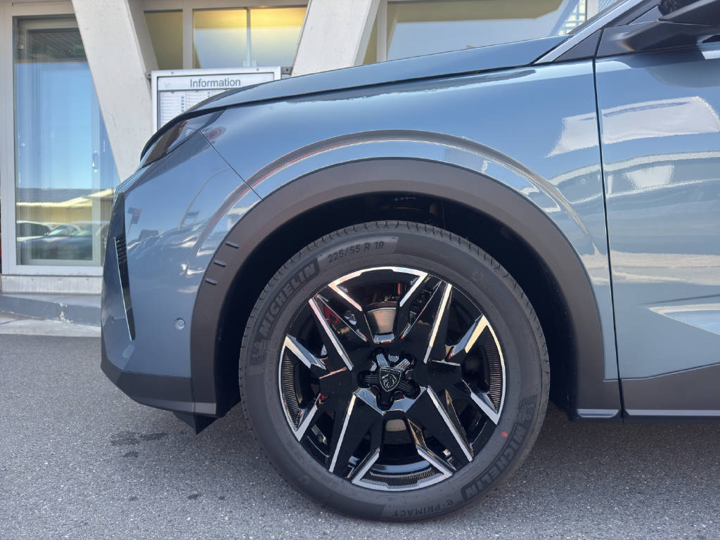 PEUGEOT 3008 1.2 Hybrid Allure Premium-image-9