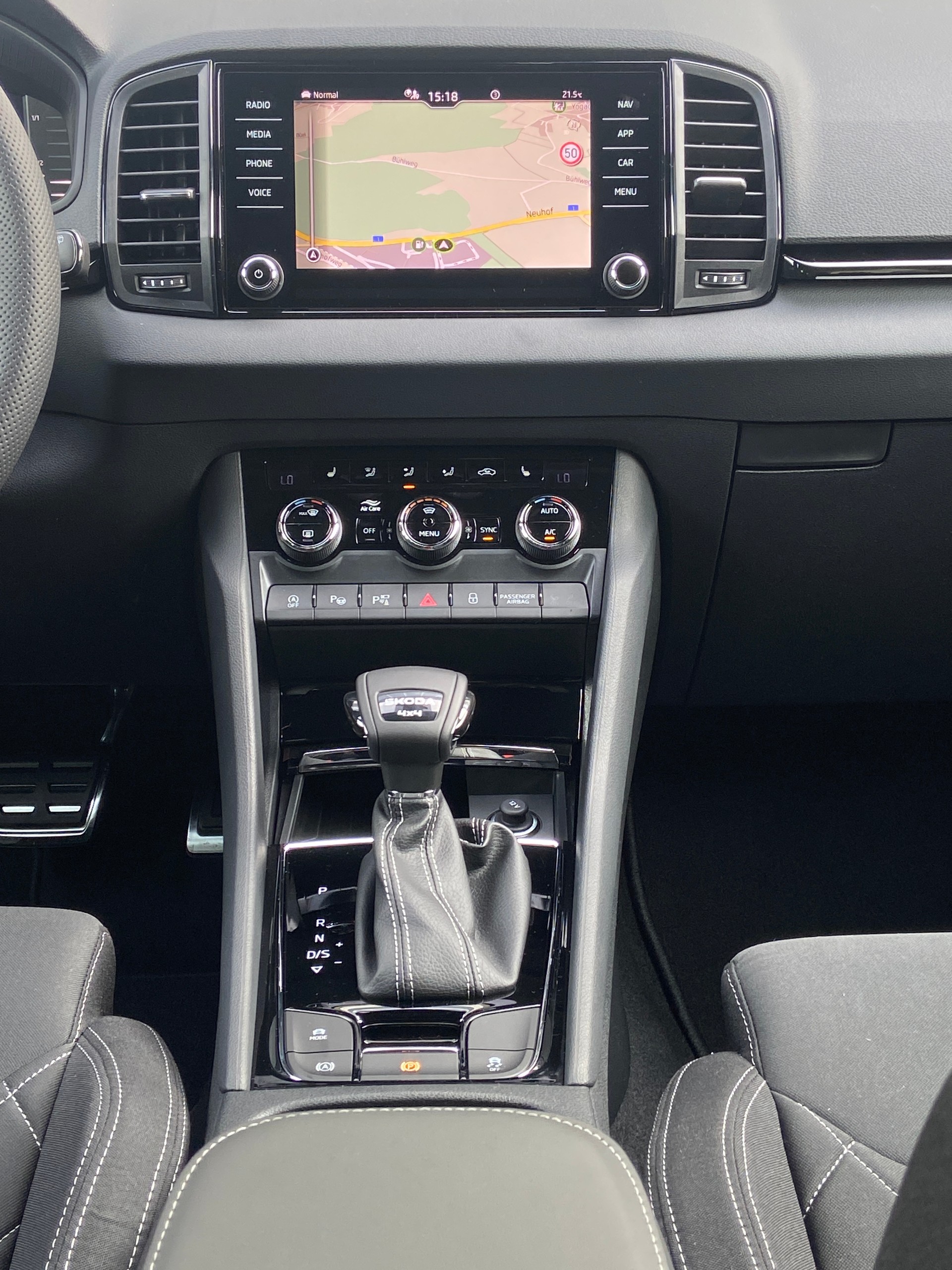 SKODA Karoq 2.0 TDI CR Sport Line 4x4 DSG-image-9