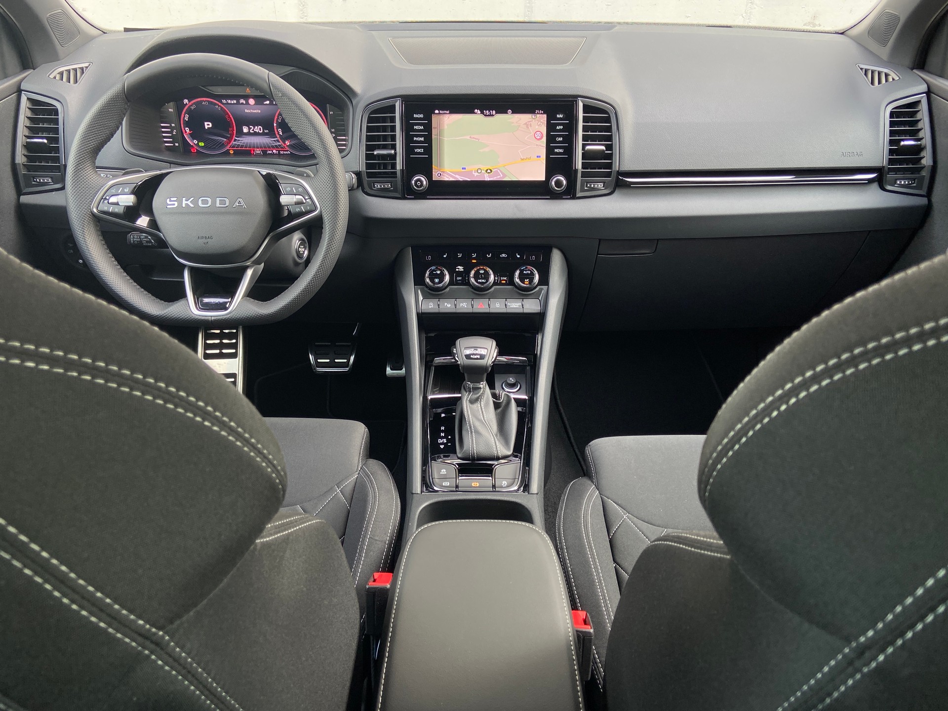 SKODA Karoq 2.0 TDI CR Sport Line 4x4 DSG-image-4