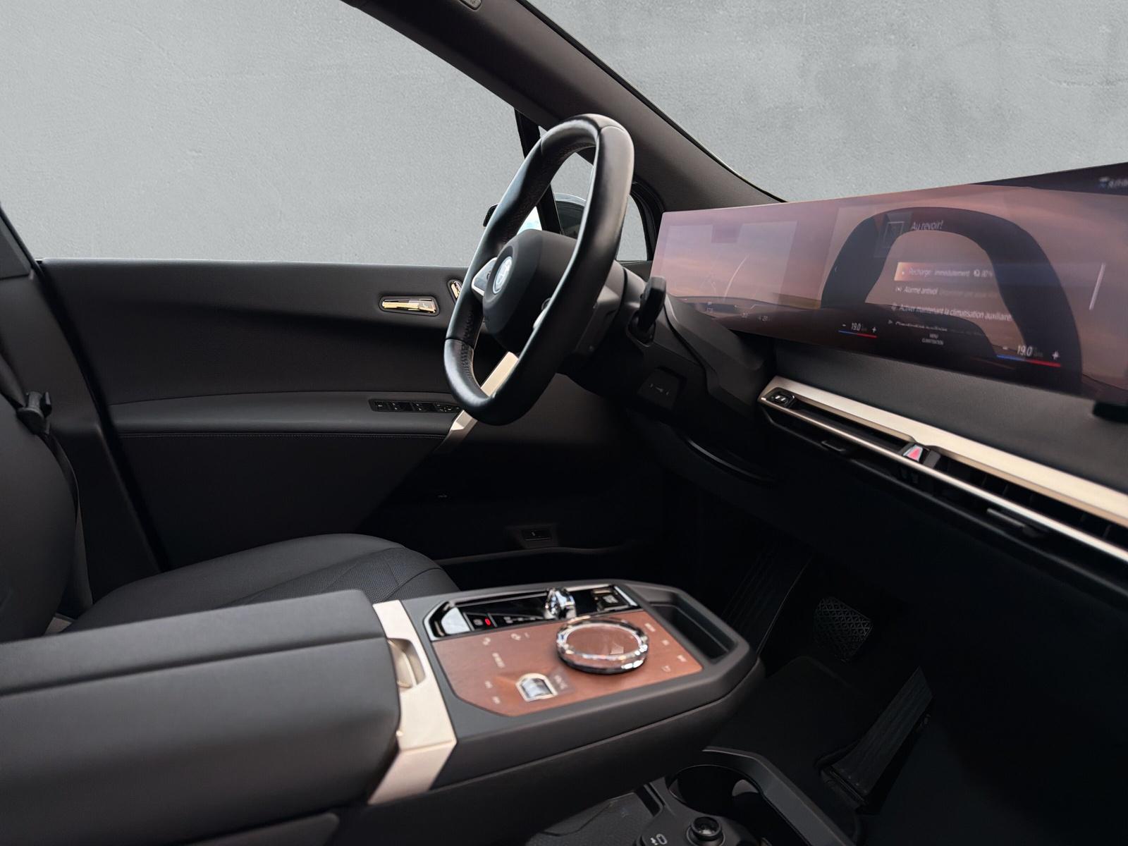 BMW iX xDrive40 M Sport Pro (CH) ** Action de Leasing à 0.9% ** 📍-image-13