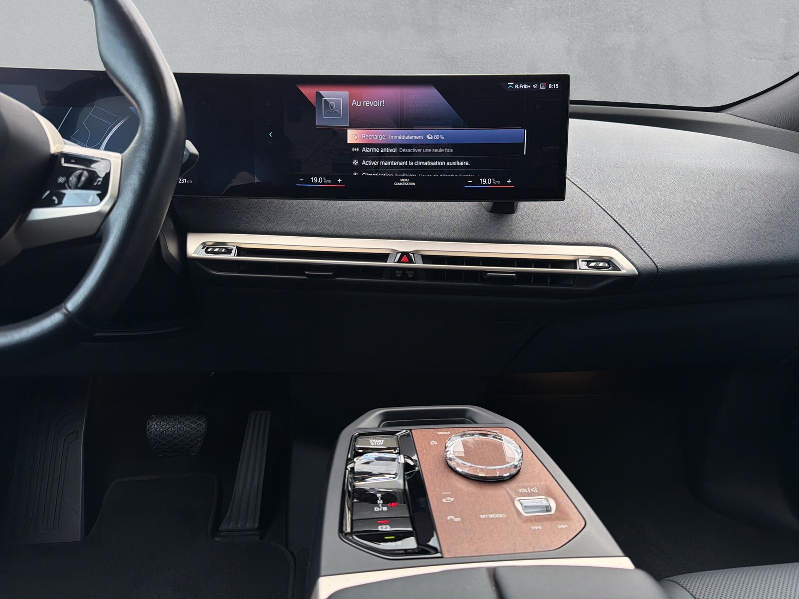 BMW iX xDrive40 M Sport Pro (CH) ** Action de Leasing à 0.9% ** 📍-image-17