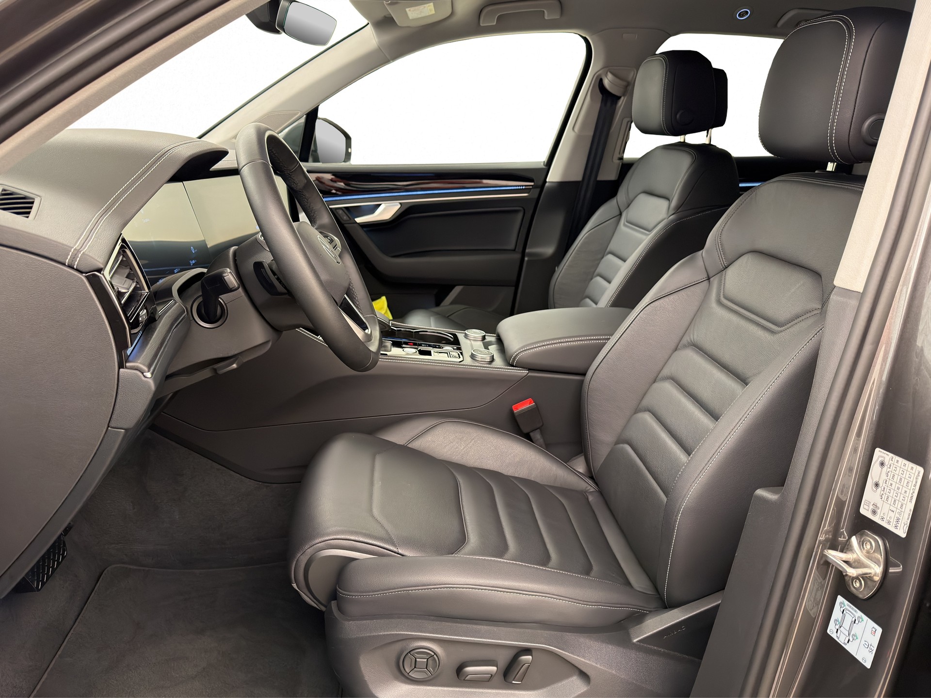 VW Touareg 3.0 V6 TDI 4Motion-image-5