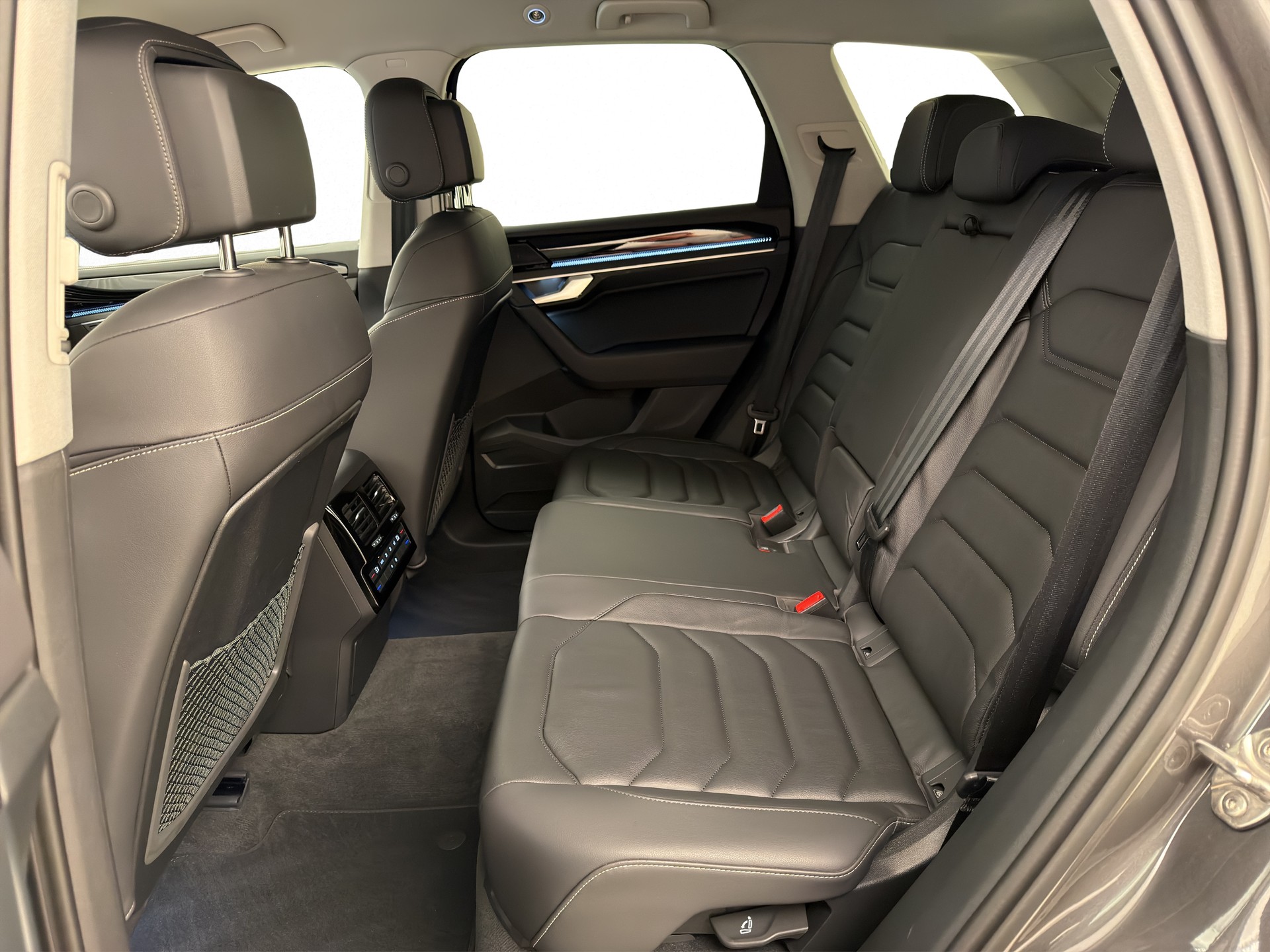 VW Touareg 3.0 V6 TDI 4Motion-image-11