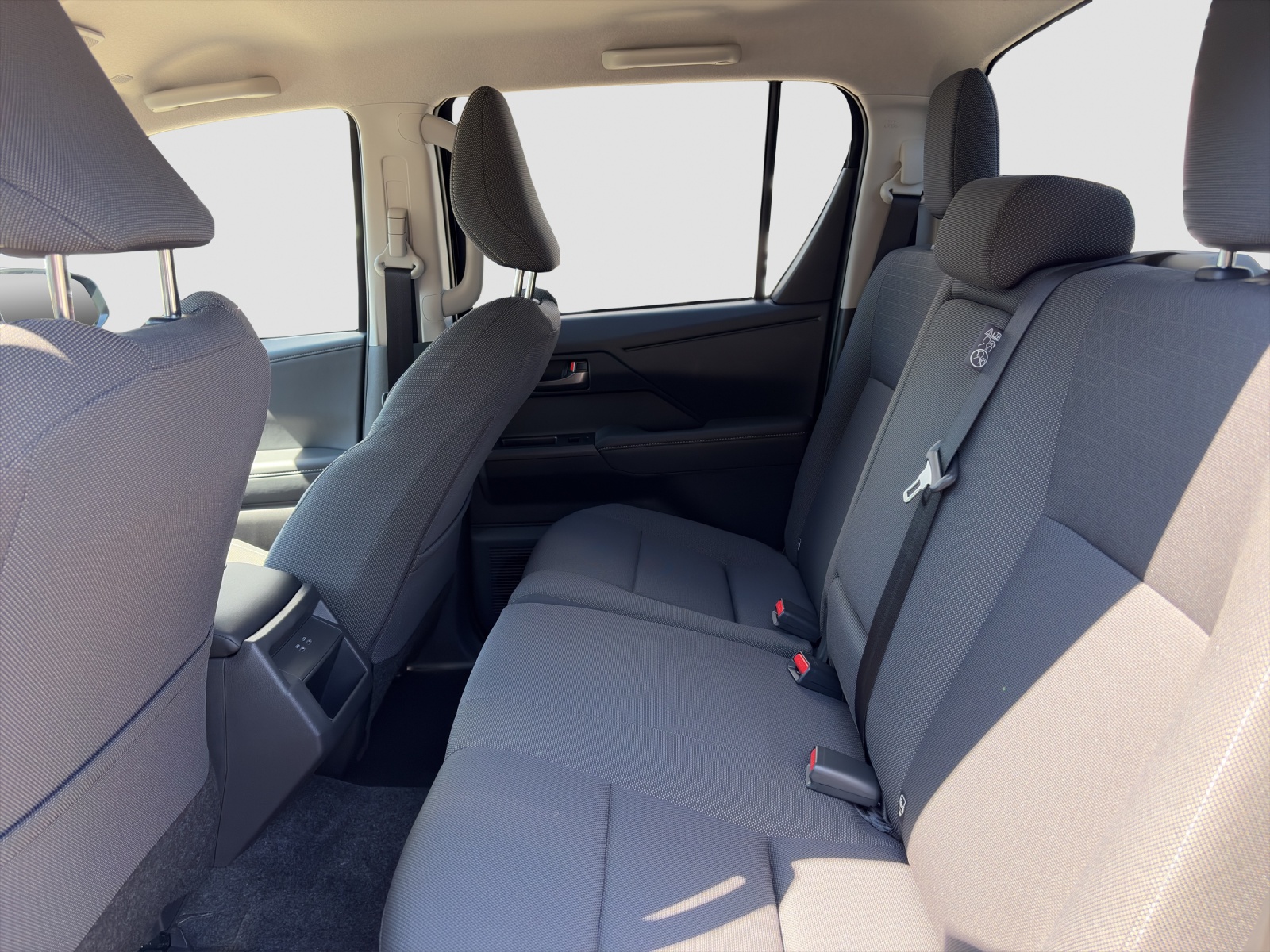 TOYOTA Hilux Double Cab.-Pick-up 2.8 D-4D MHEV 204 Advanced-image-18