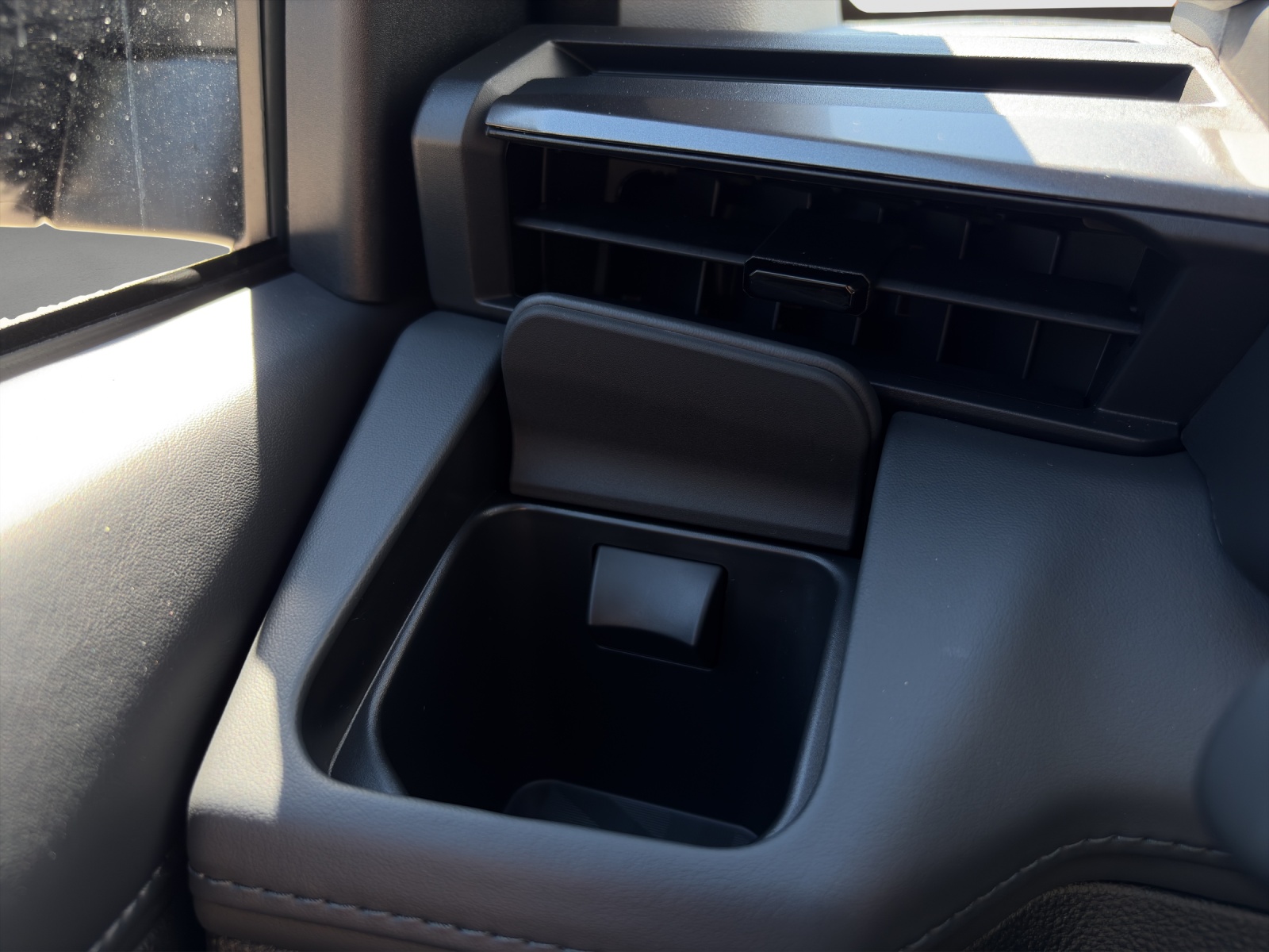 TOYOTA Hilux Double Cab.-Pick-up 2.8 D-4D MHEV 204 Advanced-image-16