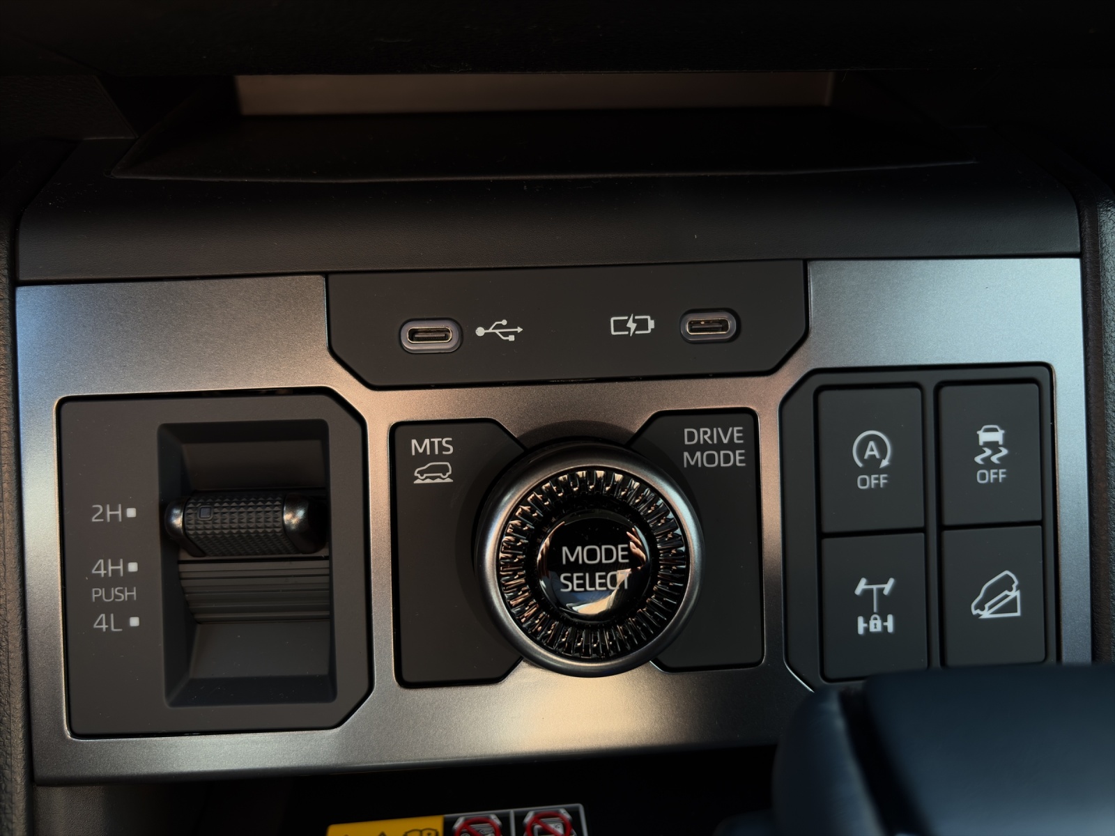 TOYOTA Hilux Double Cab.-Pick-up 2.8 D-4D MHEV 204 Advanced-image-14