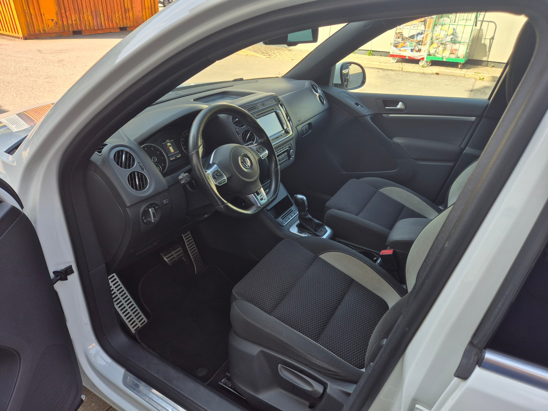 VW Tiguan 2.0 TSI R-Line Design 4Motion DSG-image-6