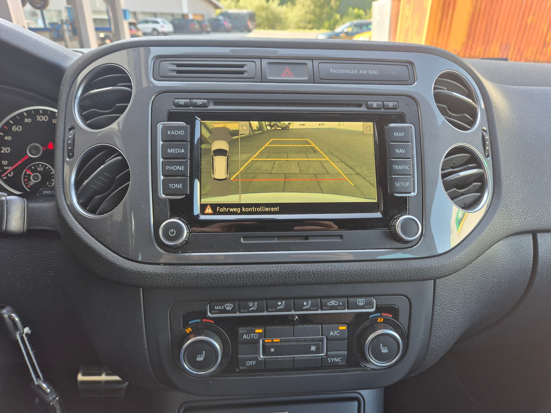 VW Tiguan 2.0 TSI R-Line Design 4Motion DSG-image-8