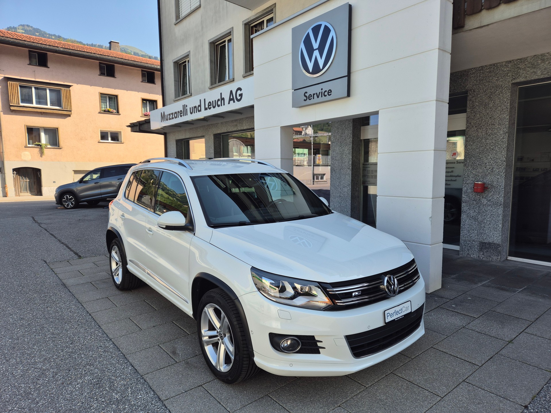 VW Tiguan 2.0 TSI R-Line Design 4Motion DSG-image-1