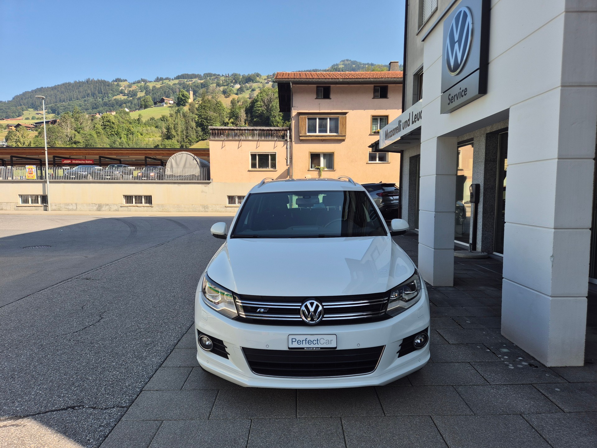 VW Tiguan 2.0 TSI R-Line Design 4Motion DSG-image-2