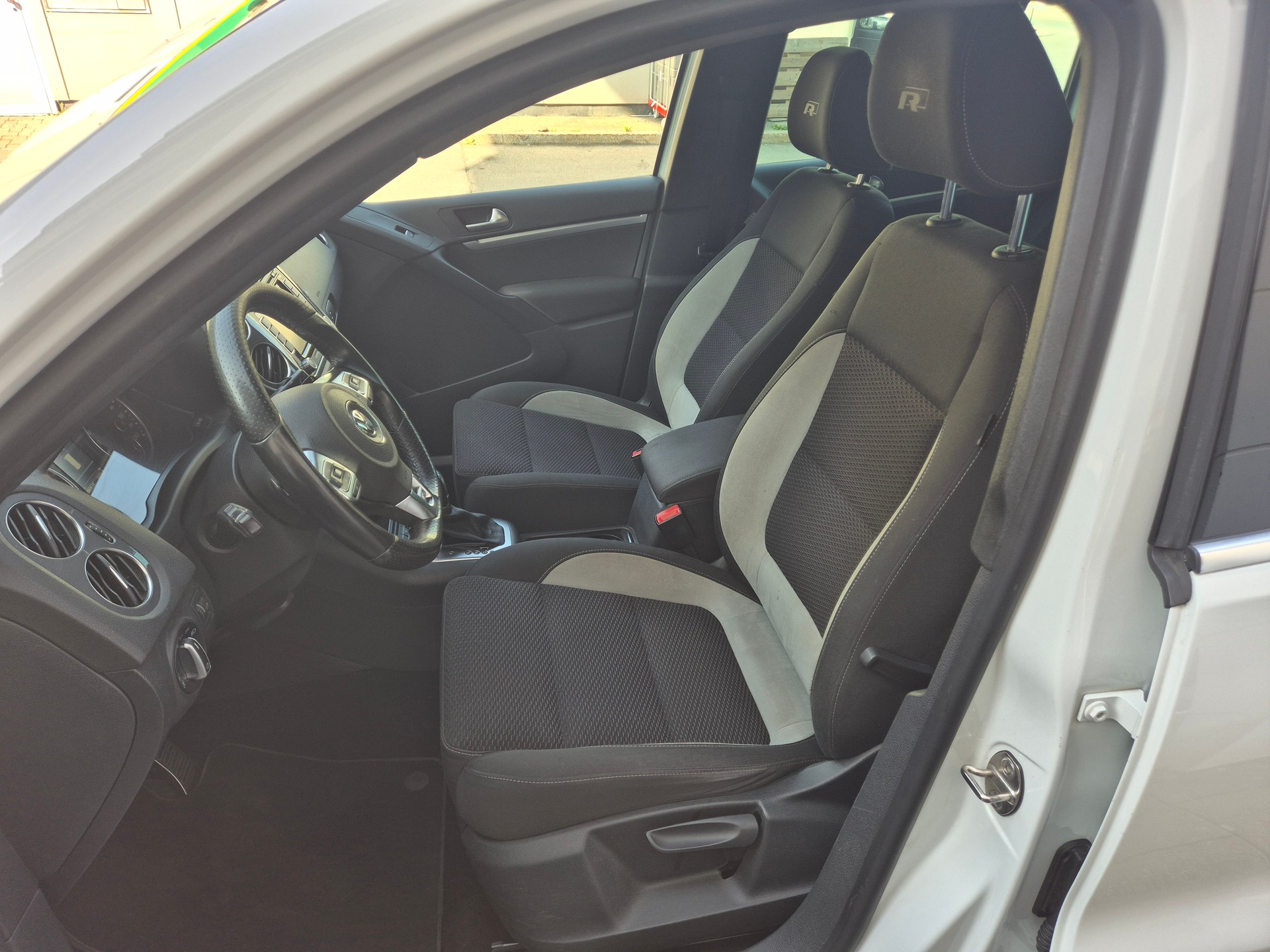 VW Tiguan 2.0 TSI R-Line Design 4Motion DSG-image-5