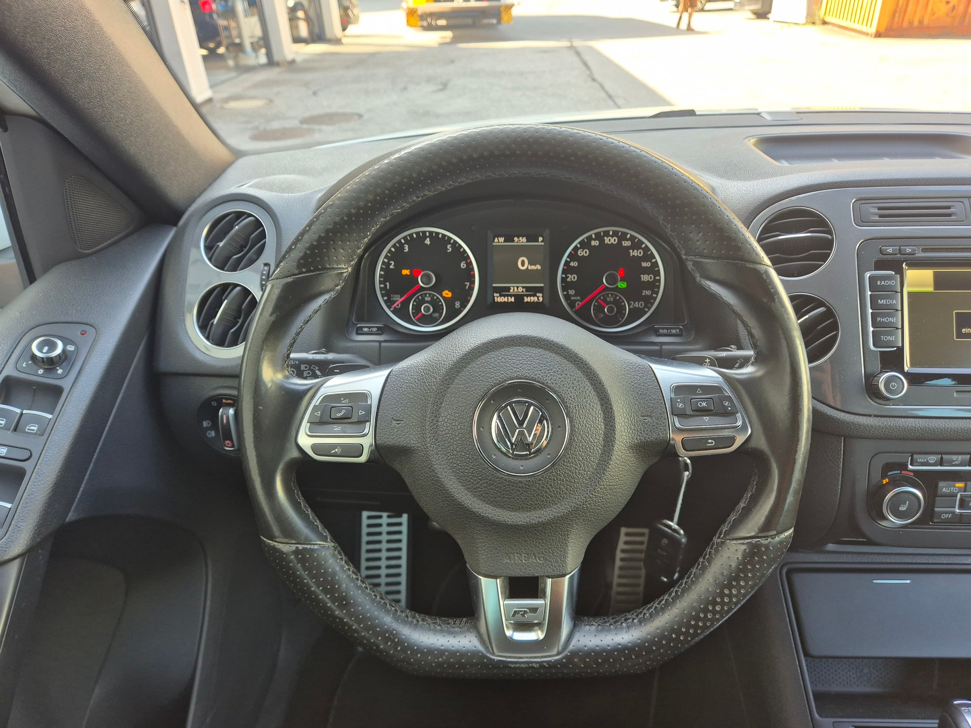 VW Tiguan 2.0 TSI R-Line Design 4Motion DSG-image-7