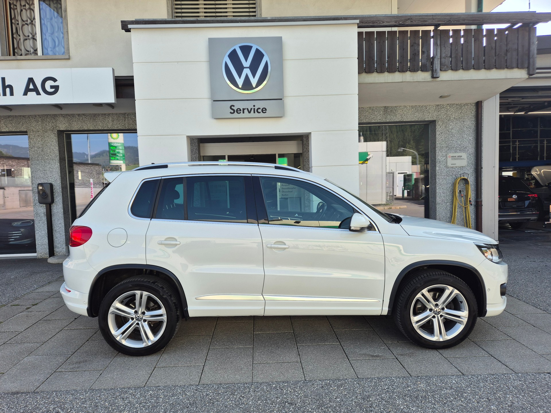 VW Tiguan 2.0 TSI R-Line Design 4Motion DSG-image-3