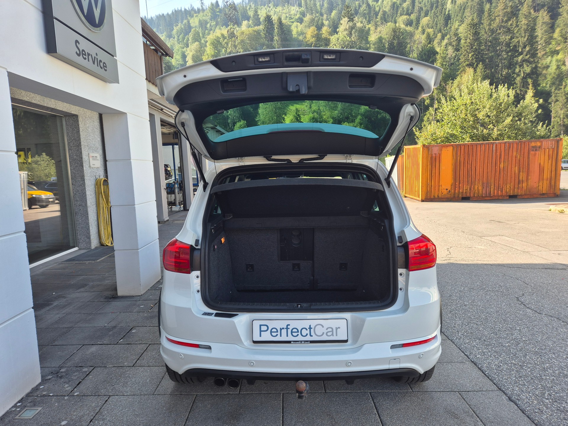 VW Tiguan 2.0 TSI R-Line Design 4Motion DSG-image-9