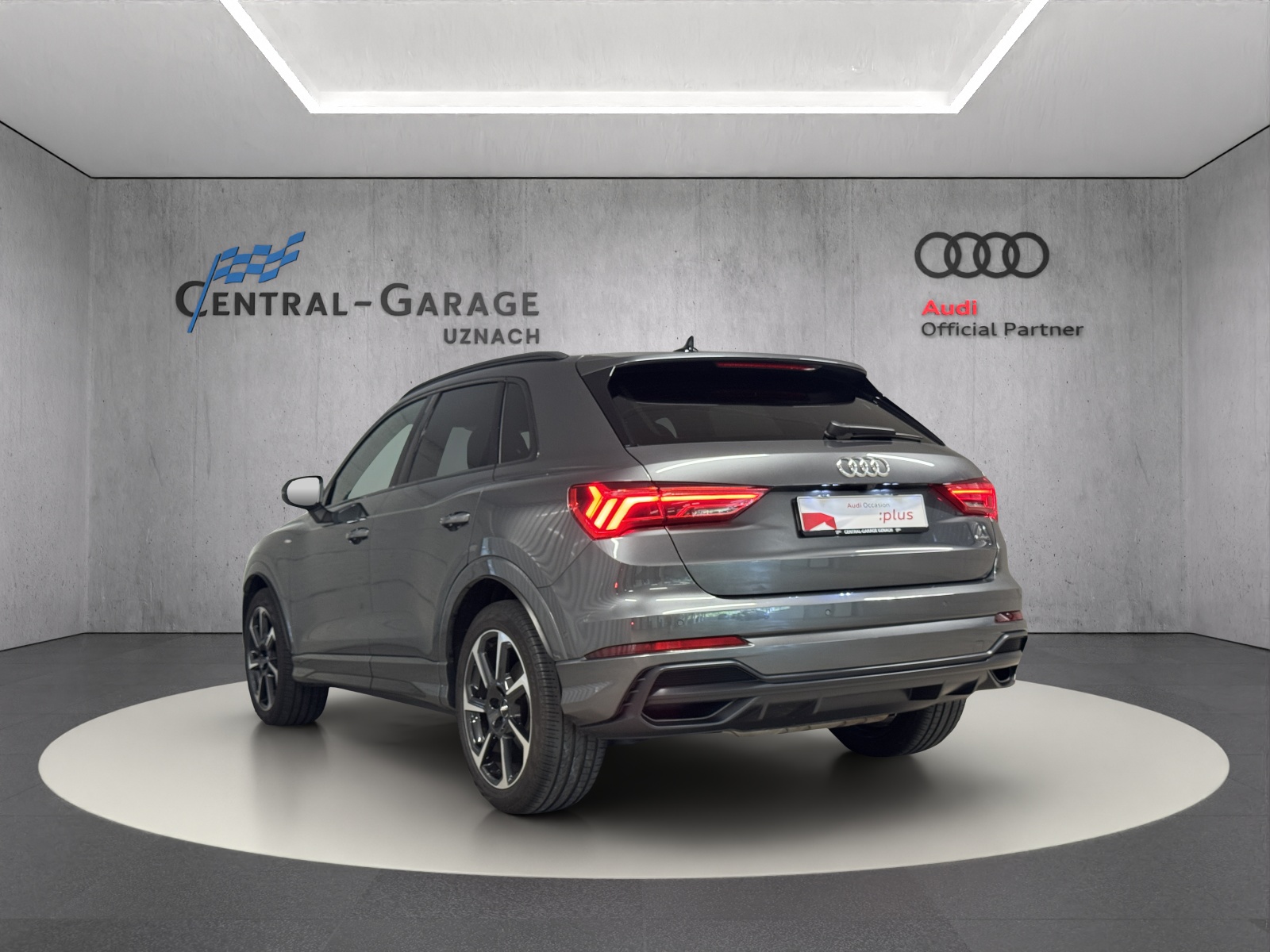 AUDI Q3 45 TFSI S line quattro S-tronic-image-2