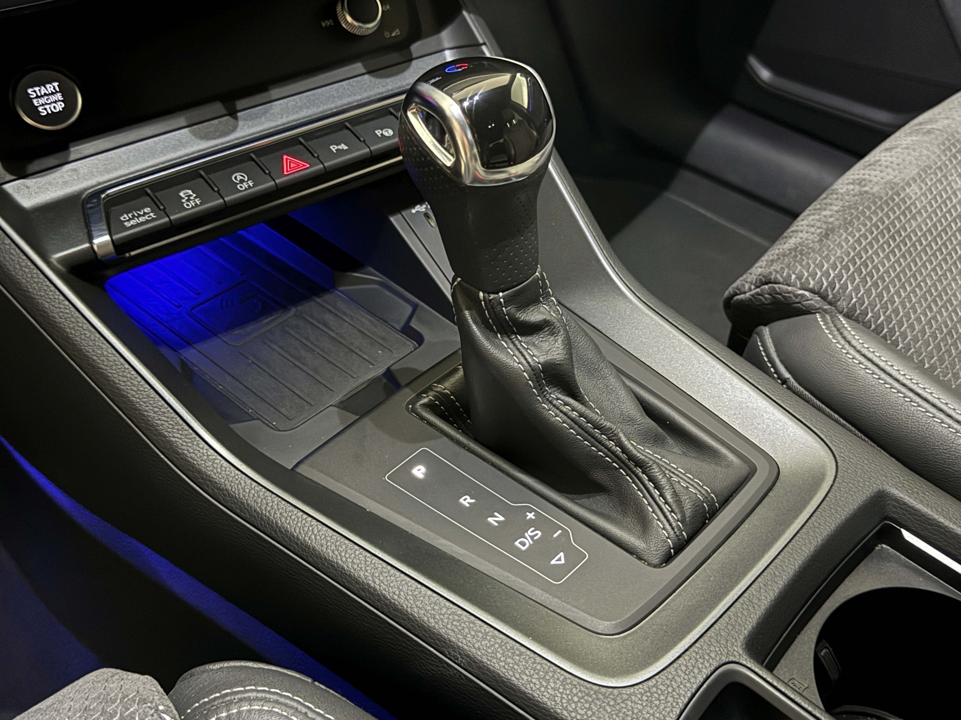 AUDI Q3 45 TFSI S line quattro S-tronic-image-9