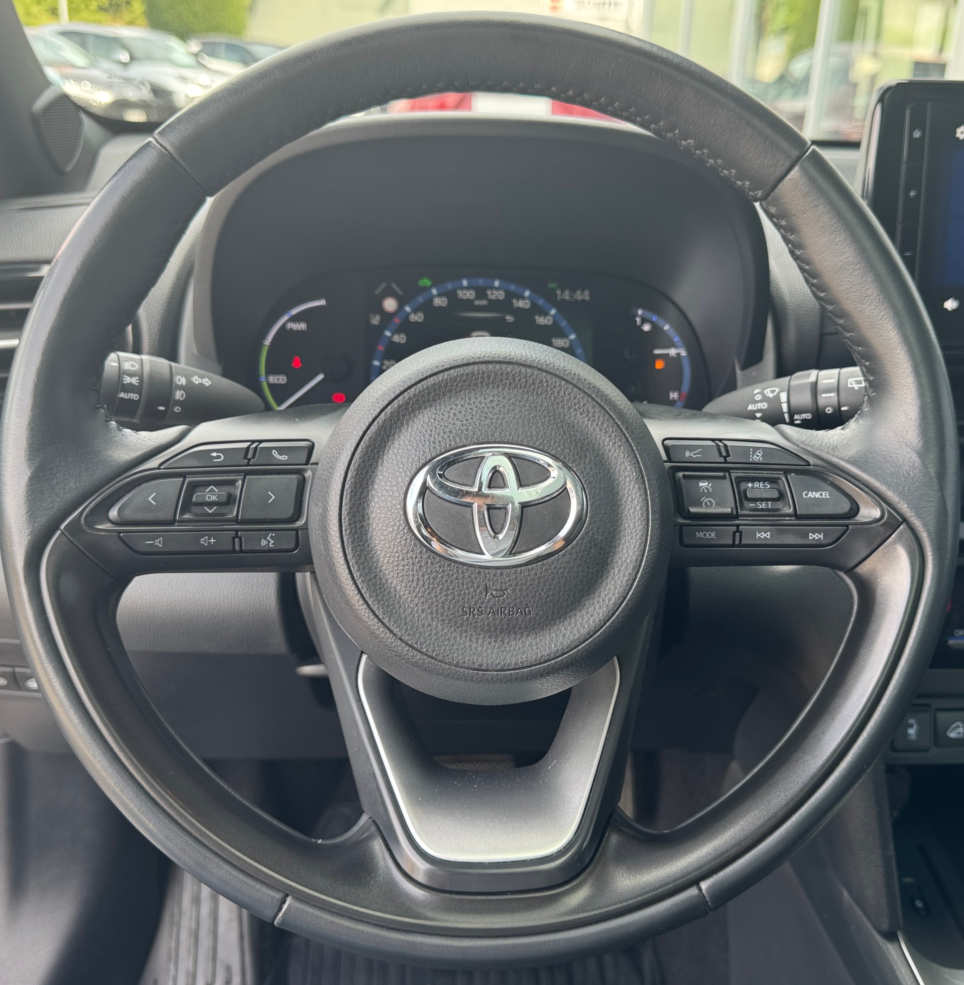 TOYOTA Yaris Cross 1.5 Trend e-CVT AWDi-image-17