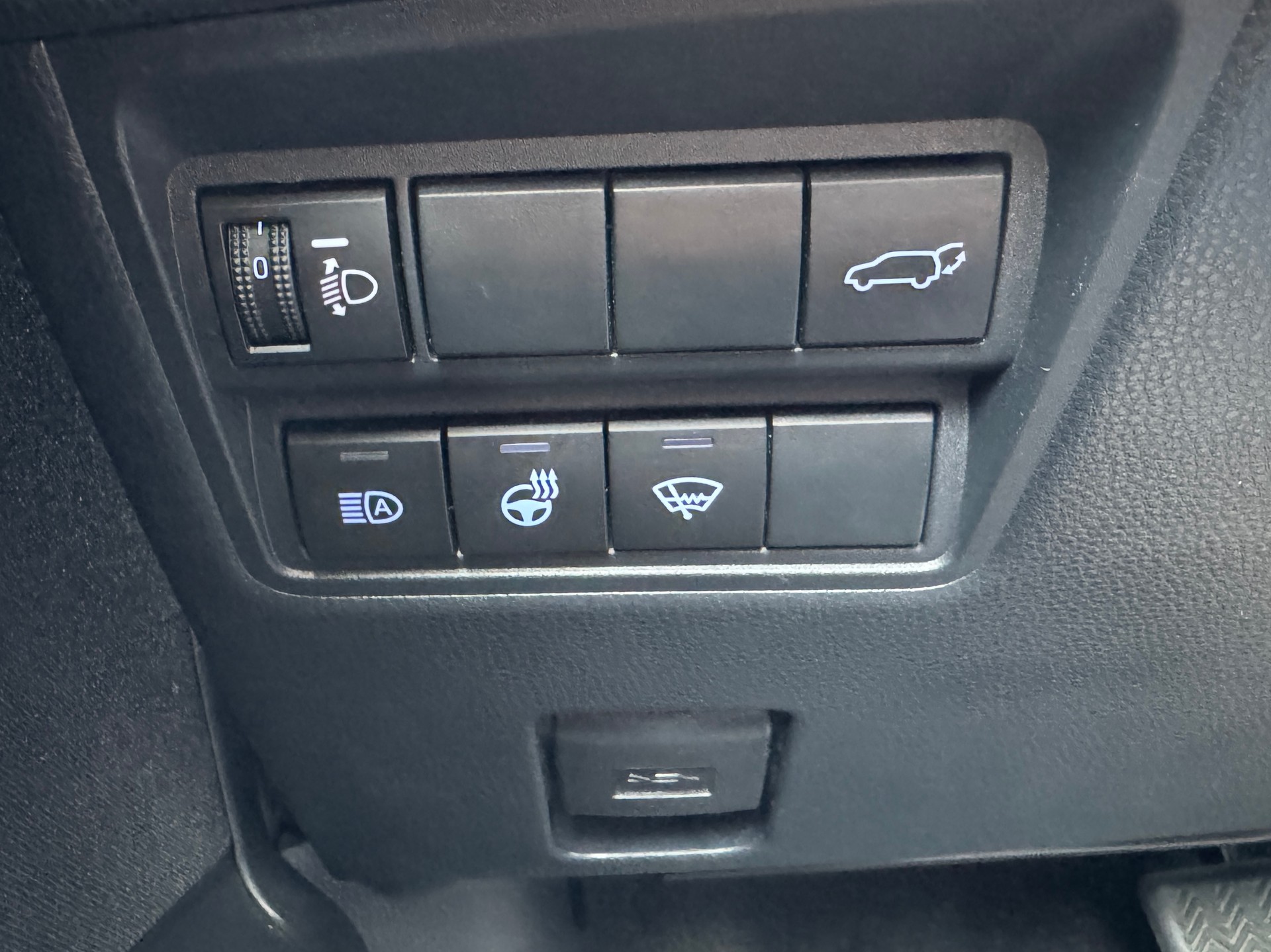TOYOTA Yaris Cross 1.5 Trend e-CVT AWDi-image-23