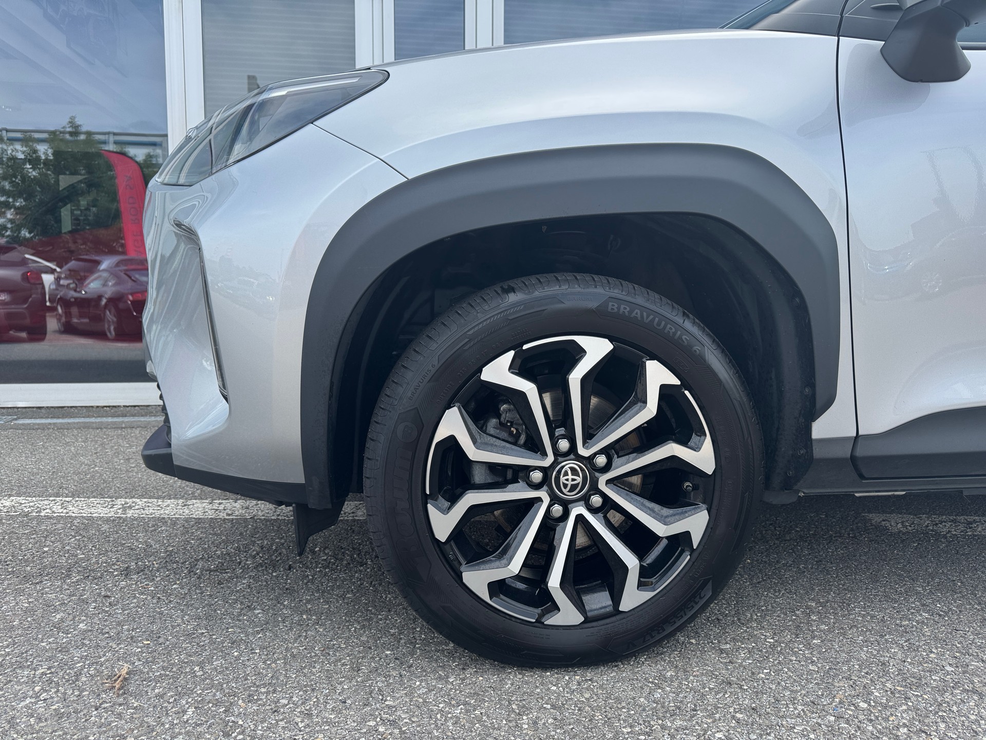 TOYOTA Yaris Cross 1.5 Trend e-CVT AWDi-image-4